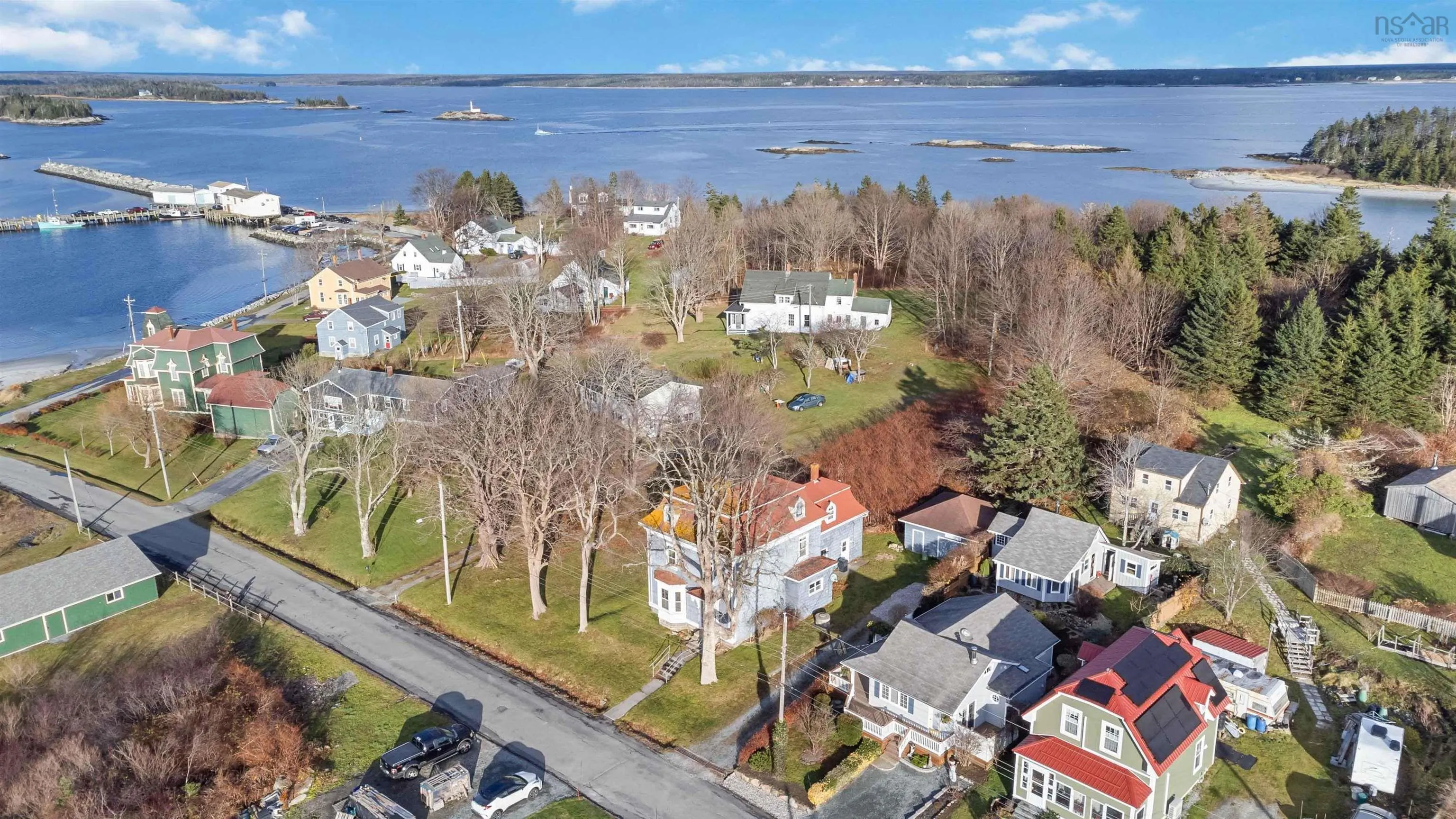 21 John Street, Lockeport Ns B0t 1l0, 9 Bedrooms Bedrooms, ,3 BathroomsBathrooms,Residential,For Sale,John,202509744