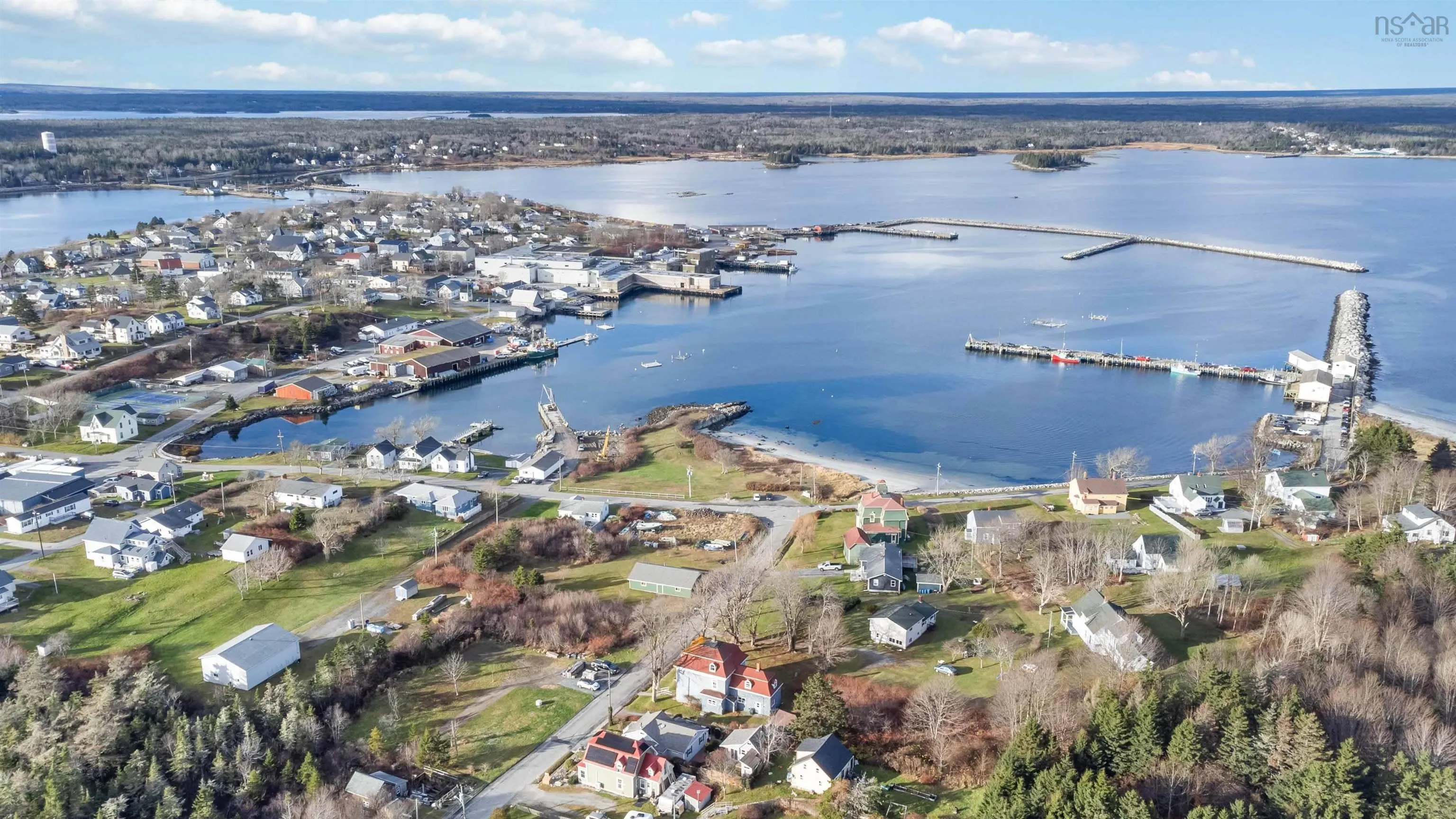 21 John Street, Lockeport Ns B0t 1l0, 9 Bedrooms Bedrooms, ,3 BathroomsBathrooms,Residential,For Sale,John,202509744