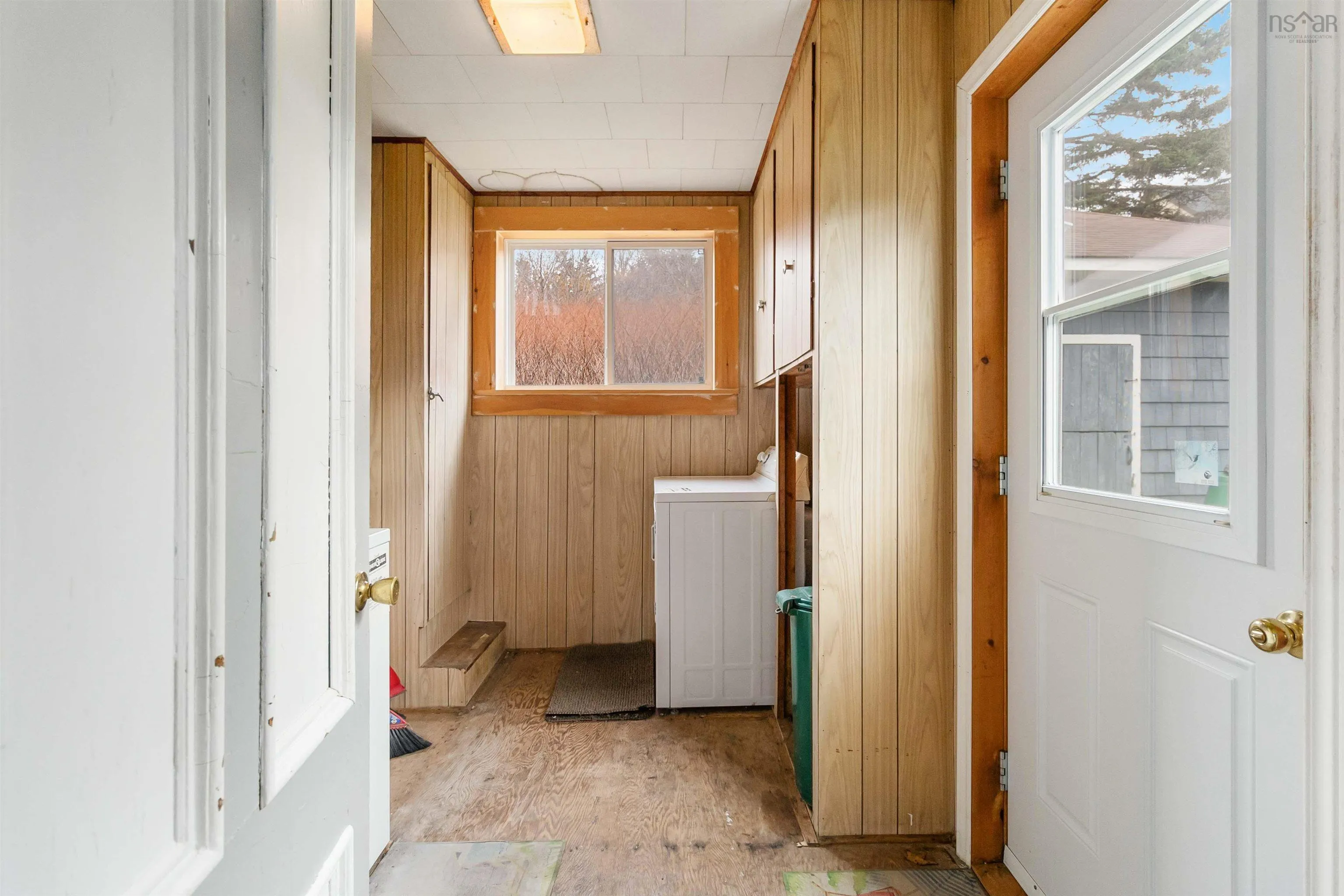21 John Street, Lockeport Ns B0t 1l0, 9 Bedrooms Bedrooms, ,3 BathroomsBathrooms,Residential,For Sale,John,202509744