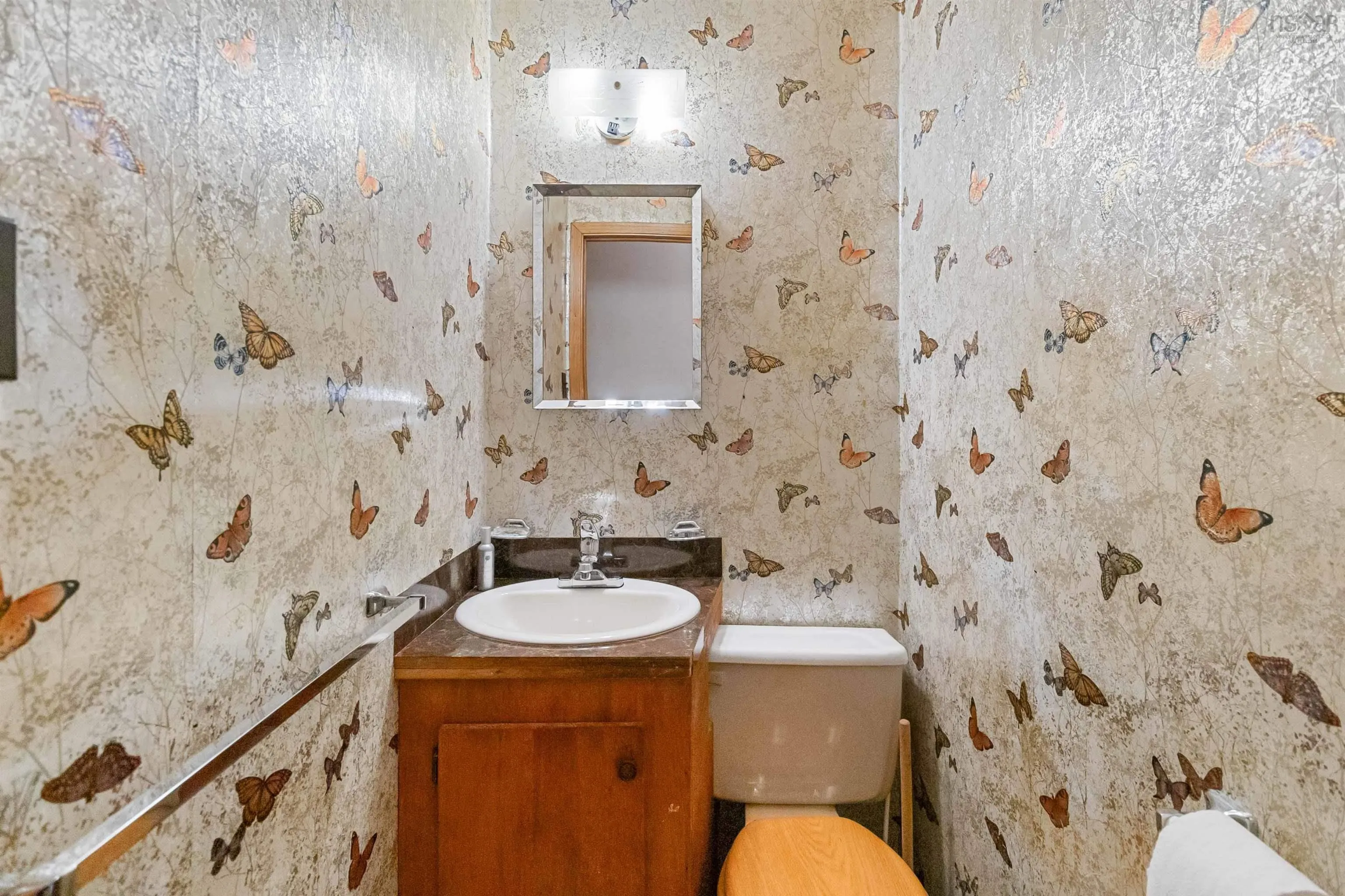 21 John Street, Lockeport Ns B0t 1l0, 9 Bedrooms Bedrooms, ,3 BathroomsBathrooms,Residential,For Sale,John,202509744
