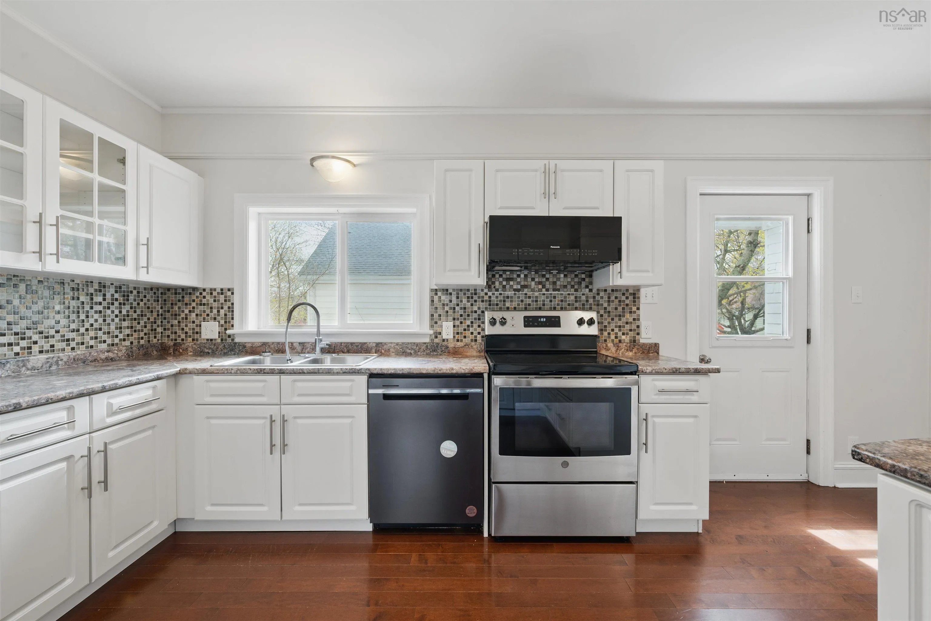 410 St Margarets Bay Road, Halifax Ns B3n 1k1, 5 Bedrooms Bedrooms, ,Residential Income,For Sale,St Margarets Bay,202508738