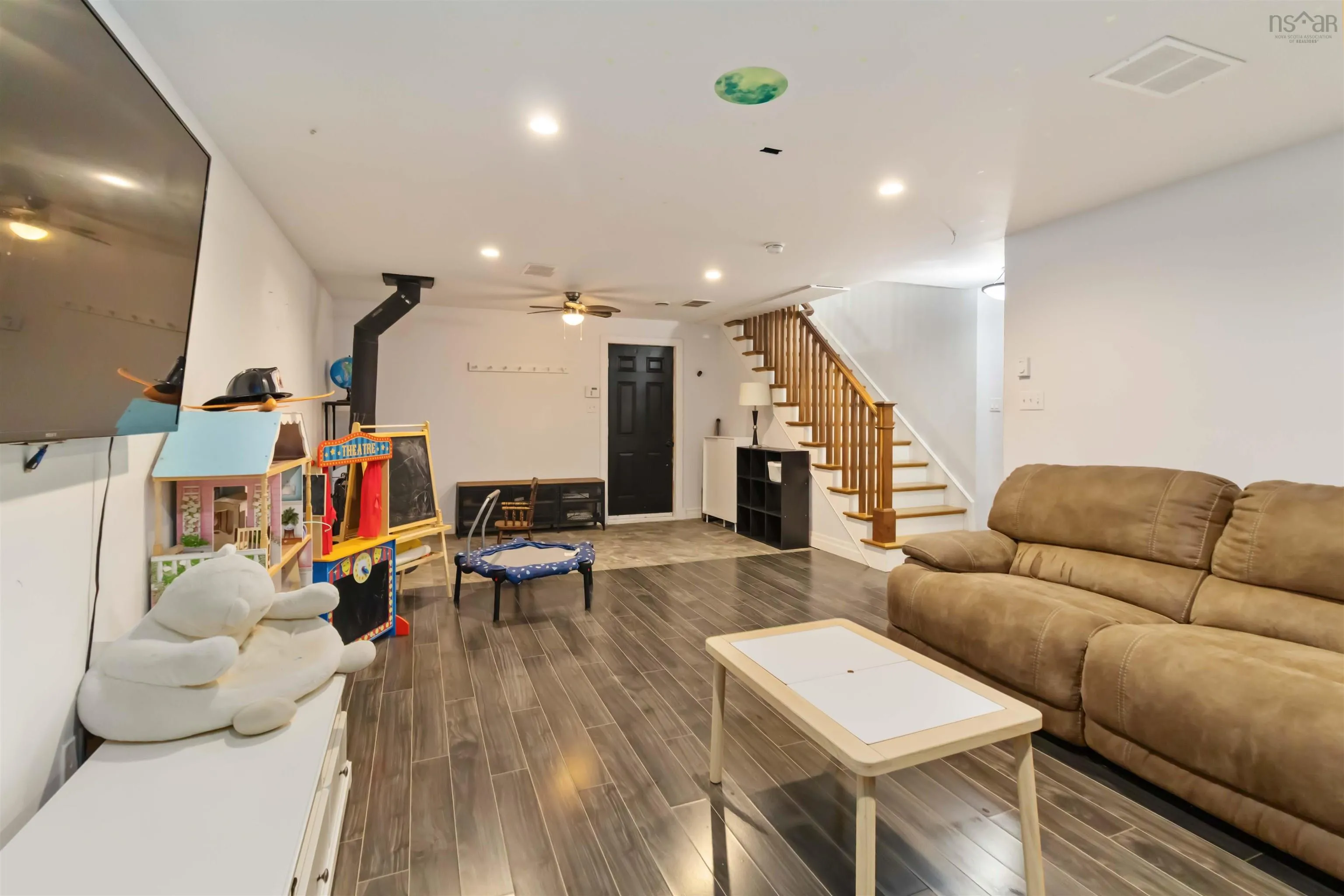 413 East Uniacke Road, Mount Uniacke, NS B0N 1Z0, 4 Bedrooms Bedrooms, ,3 BathroomsBathrooms,Residential,For Sale,East Uniacke,202519430