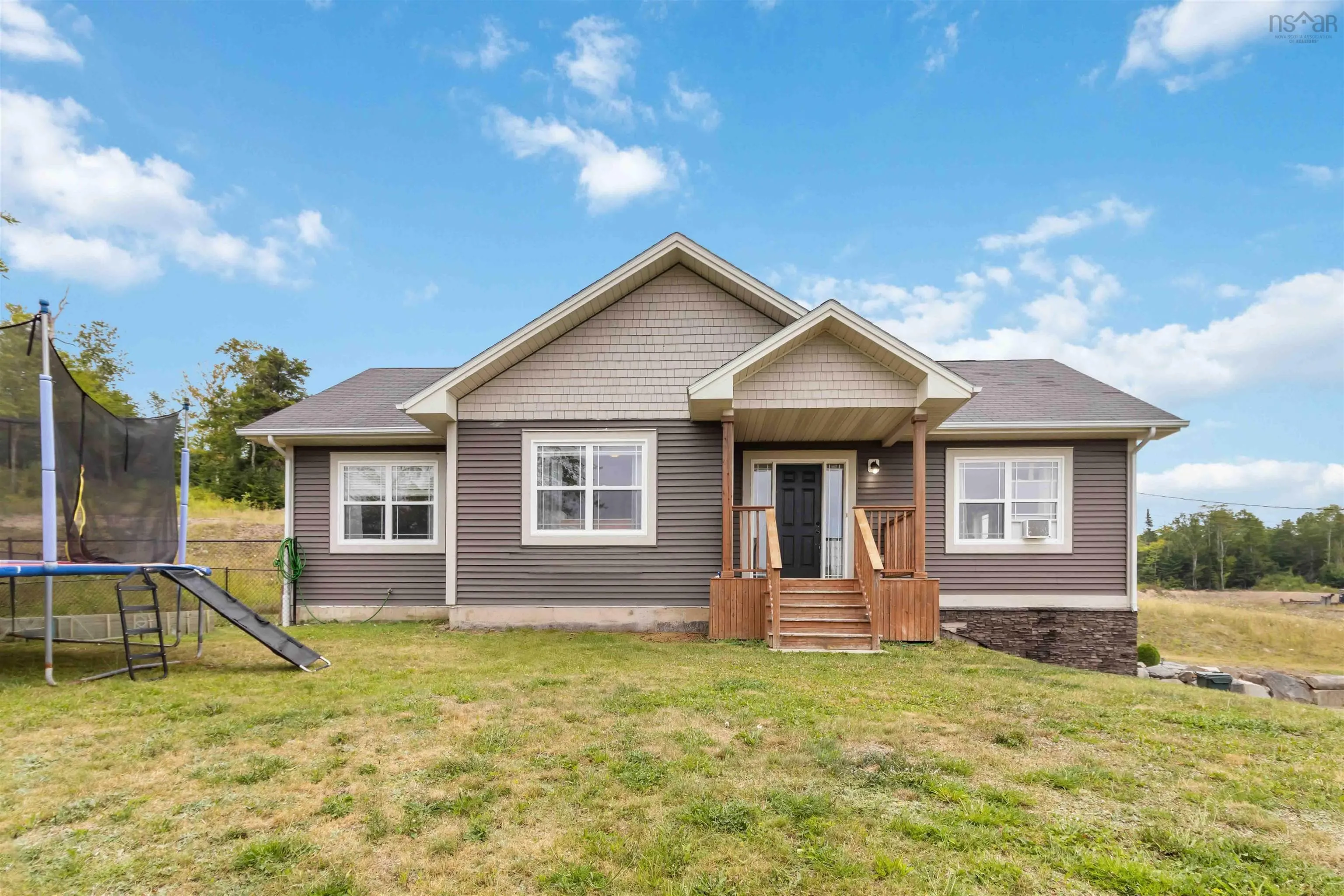 413 East Uniacke Road, Mount Uniacke, NS B0N 1Z0, 4 Bedrooms Bedrooms, ,3 BathroomsBathrooms,Residential,For Sale,East Uniacke,202519430