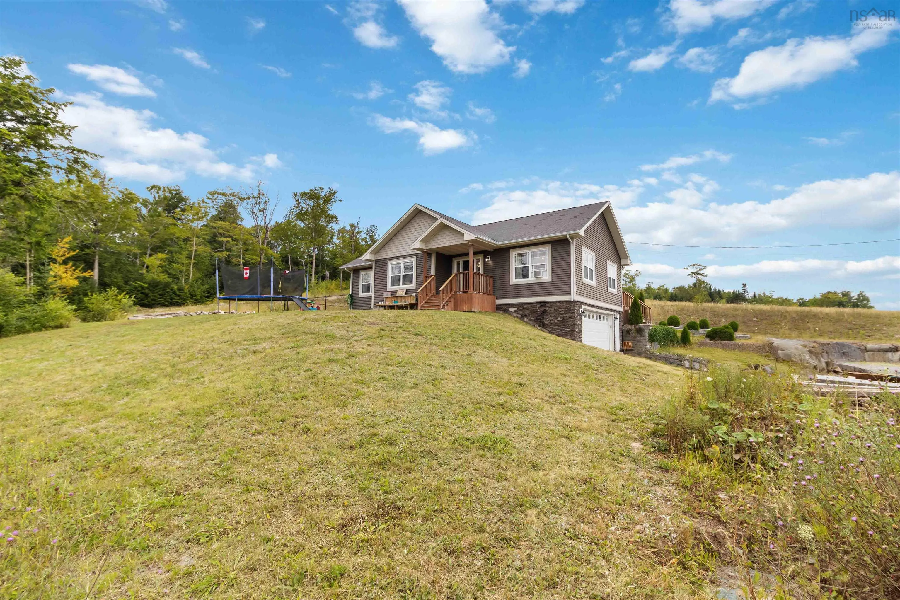 413 East Uniacke Road, Mount Uniacke, NS B0N 1Z0, 4 Bedrooms Bedrooms, ,3 BathroomsBathrooms,Residential,For Sale,East Uniacke,202519430