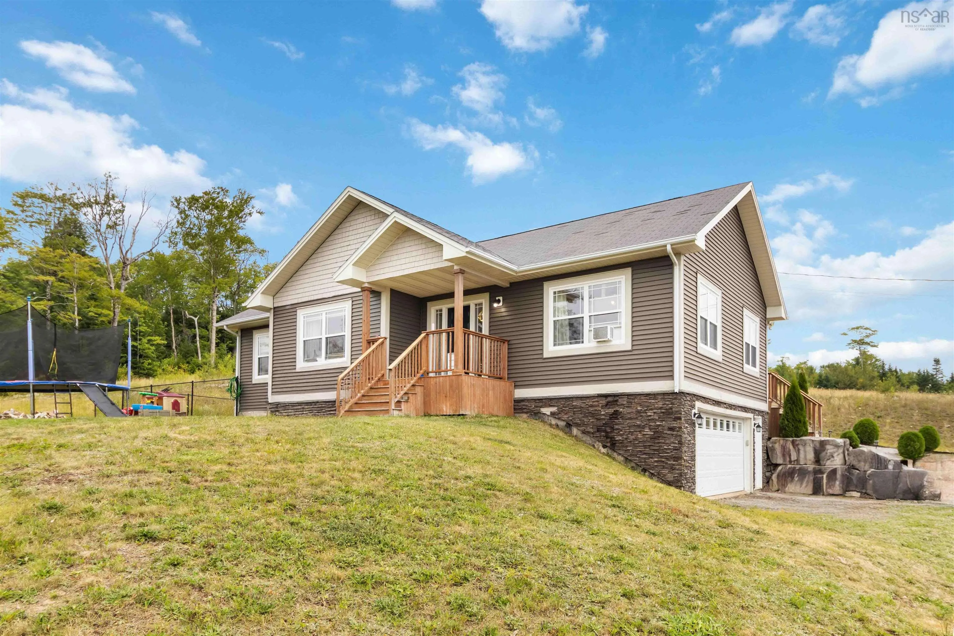 413 East Uniacke Road, Mount Uniacke, NS B0N 1Z0, 4 Bedrooms Bedrooms, ,3 BathroomsBathrooms,Residential,For Sale,East Uniacke,202519430
