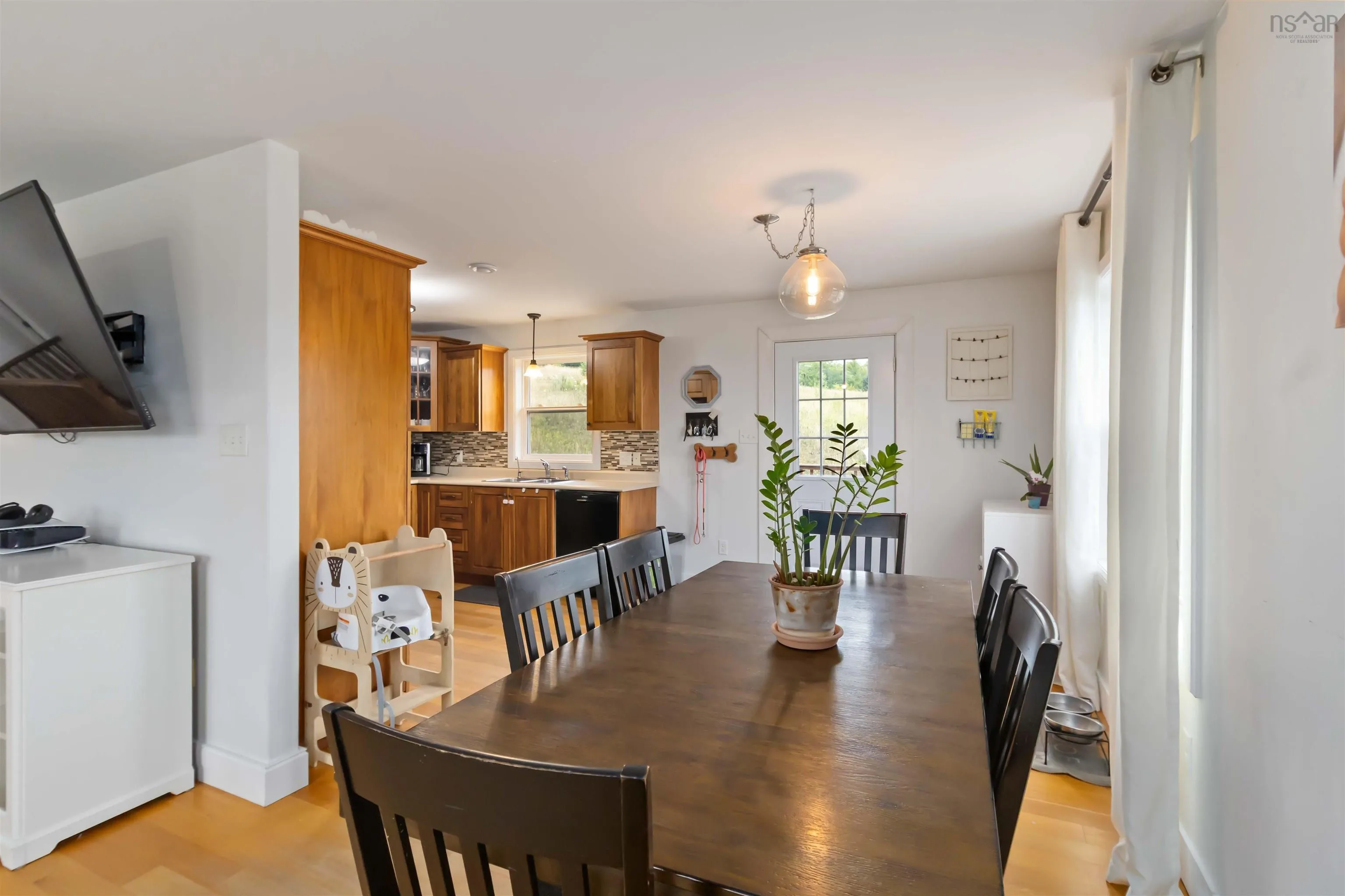 413 East Uniacke Road, Mount Uniacke, NS B0N 1Z0, 4 Bedrooms Bedrooms, ,3 BathroomsBathrooms,Residential,For Sale,East Uniacke,202519430