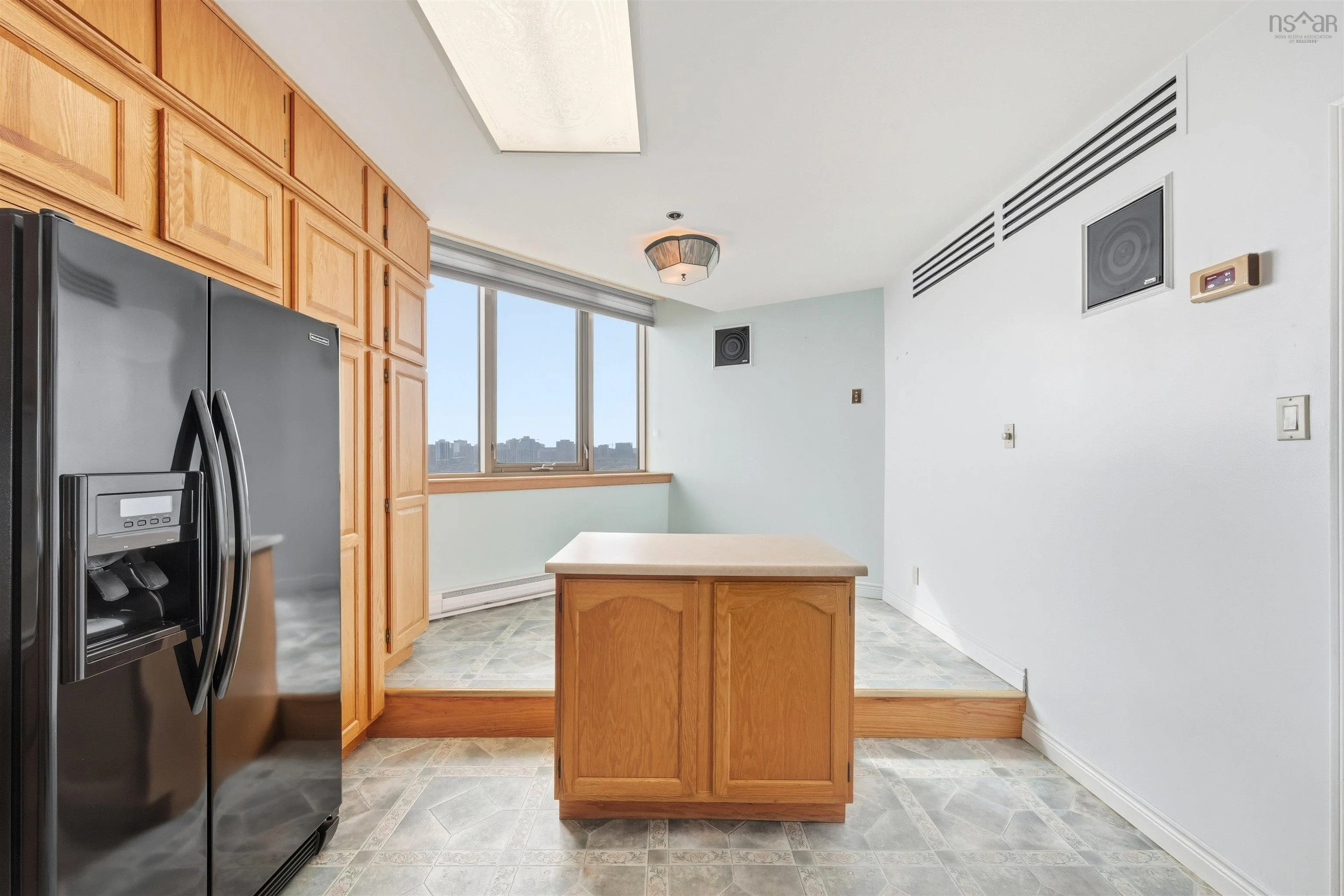 1 Prince Street, Dartmouth, NS B2Y 4L3, 2 Bedrooms Bedrooms, ,2 BathroomsBathrooms,Residential,For Sale,Prince,202525556