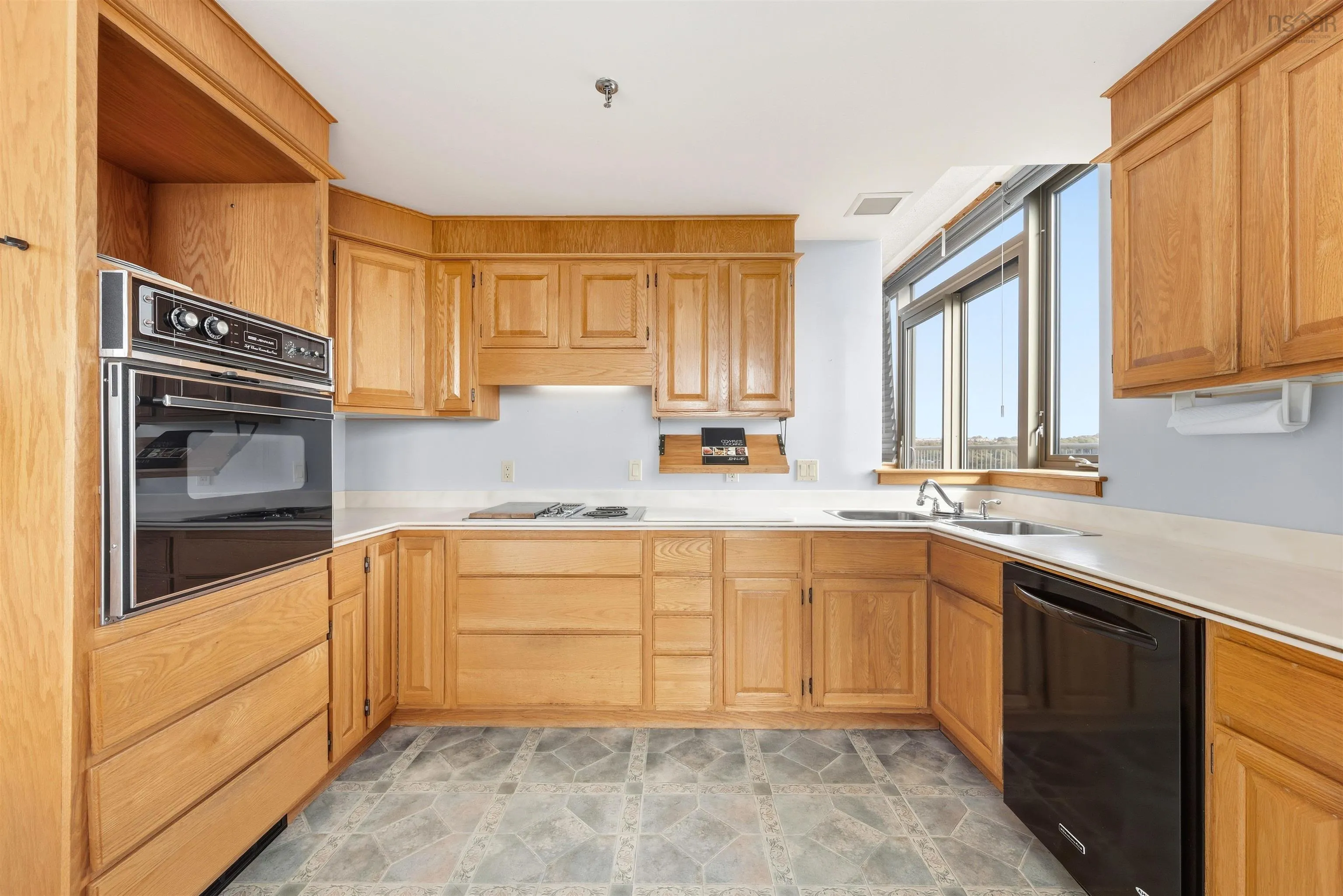 1 Prince Street, Dartmouth, NS B2Y 4L3, 2 Bedrooms Bedrooms, ,2 BathroomsBathrooms,Residential,For Sale,Prince,202525556