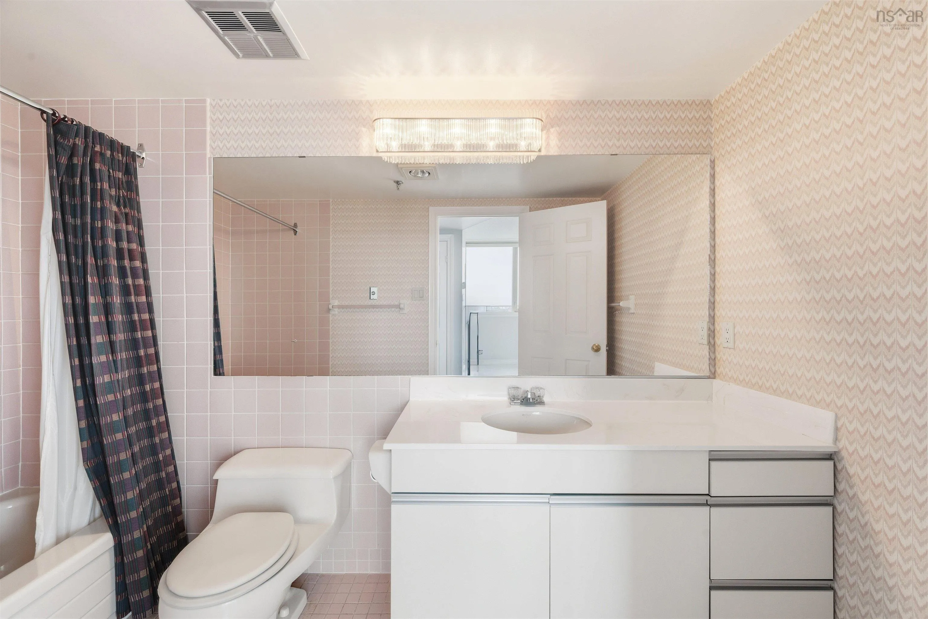 1 Prince Street, Dartmouth, NS B2Y 4L3, 2 Bedrooms Bedrooms, ,2 BathroomsBathrooms,Residential,For Sale,Prince,202525556