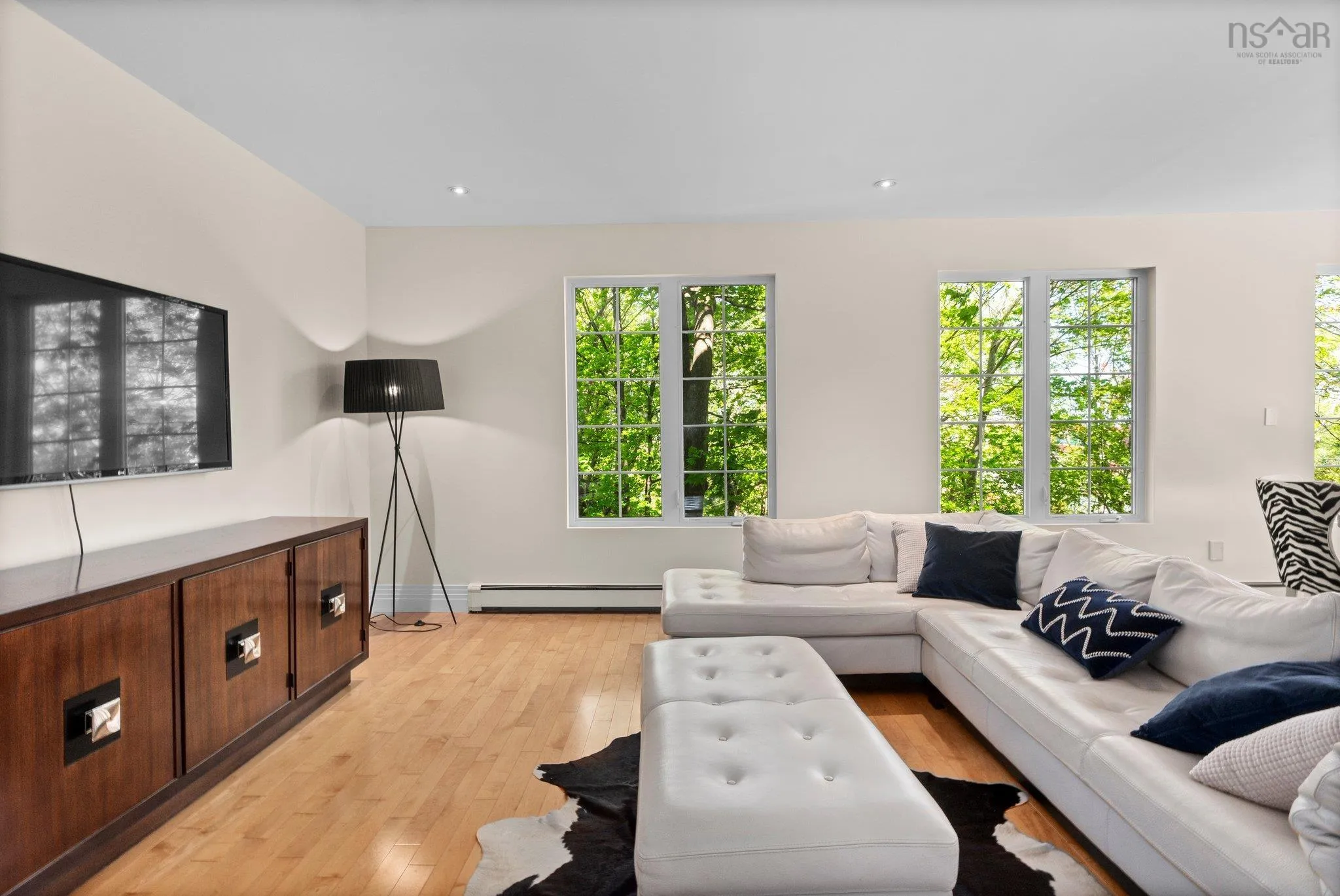 745 Young Avenue, Halifax, NS B3H 2V8, 6 Bedrooms Bedrooms, ,4 BathroomsBathrooms,Residential,For Sale,Young,202512650
