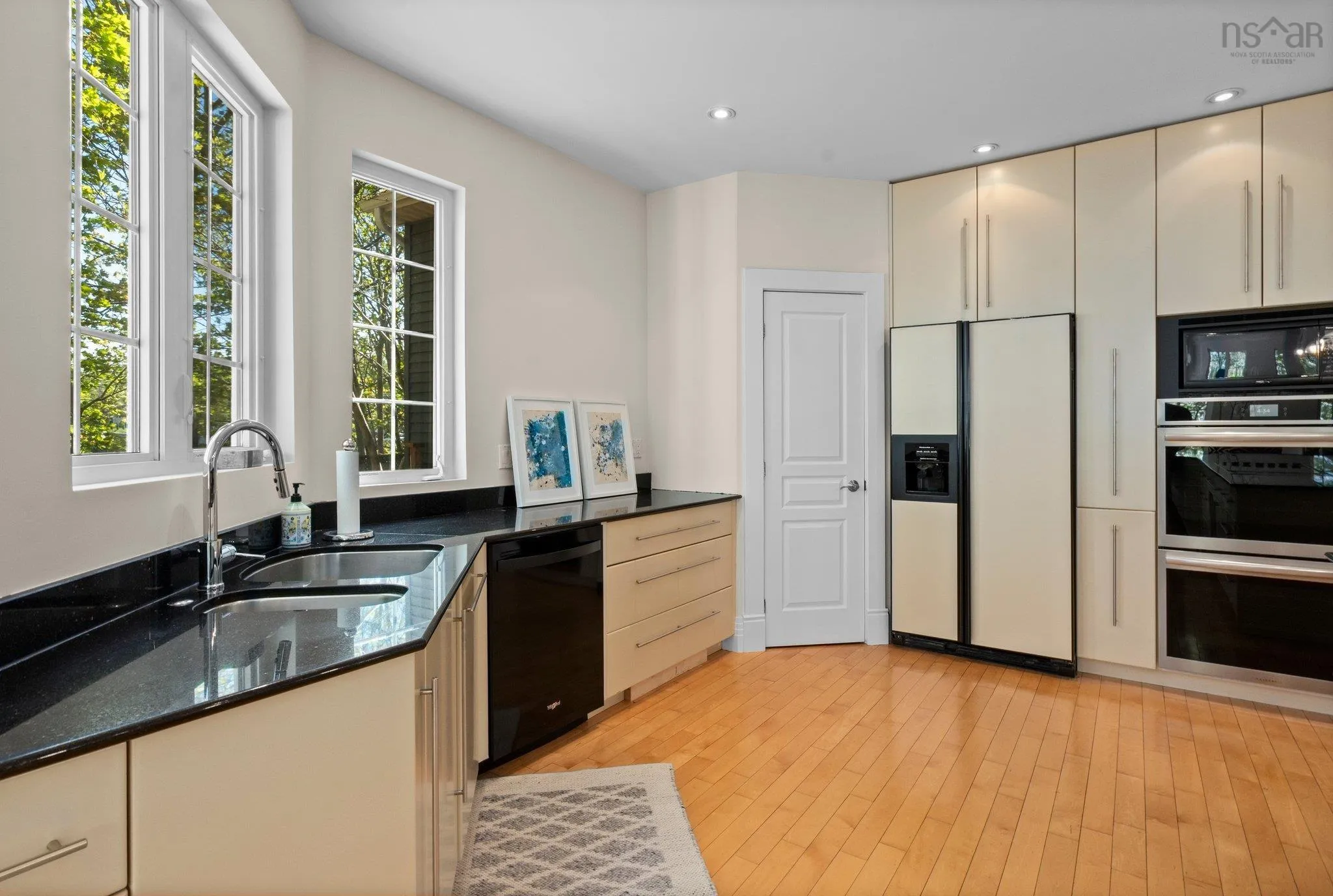 745 Young Avenue, Halifax, NS B3H 2V8, 6 Bedrooms Bedrooms, ,4 BathroomsBathrooms,Residential,For Sale,Young,202512650