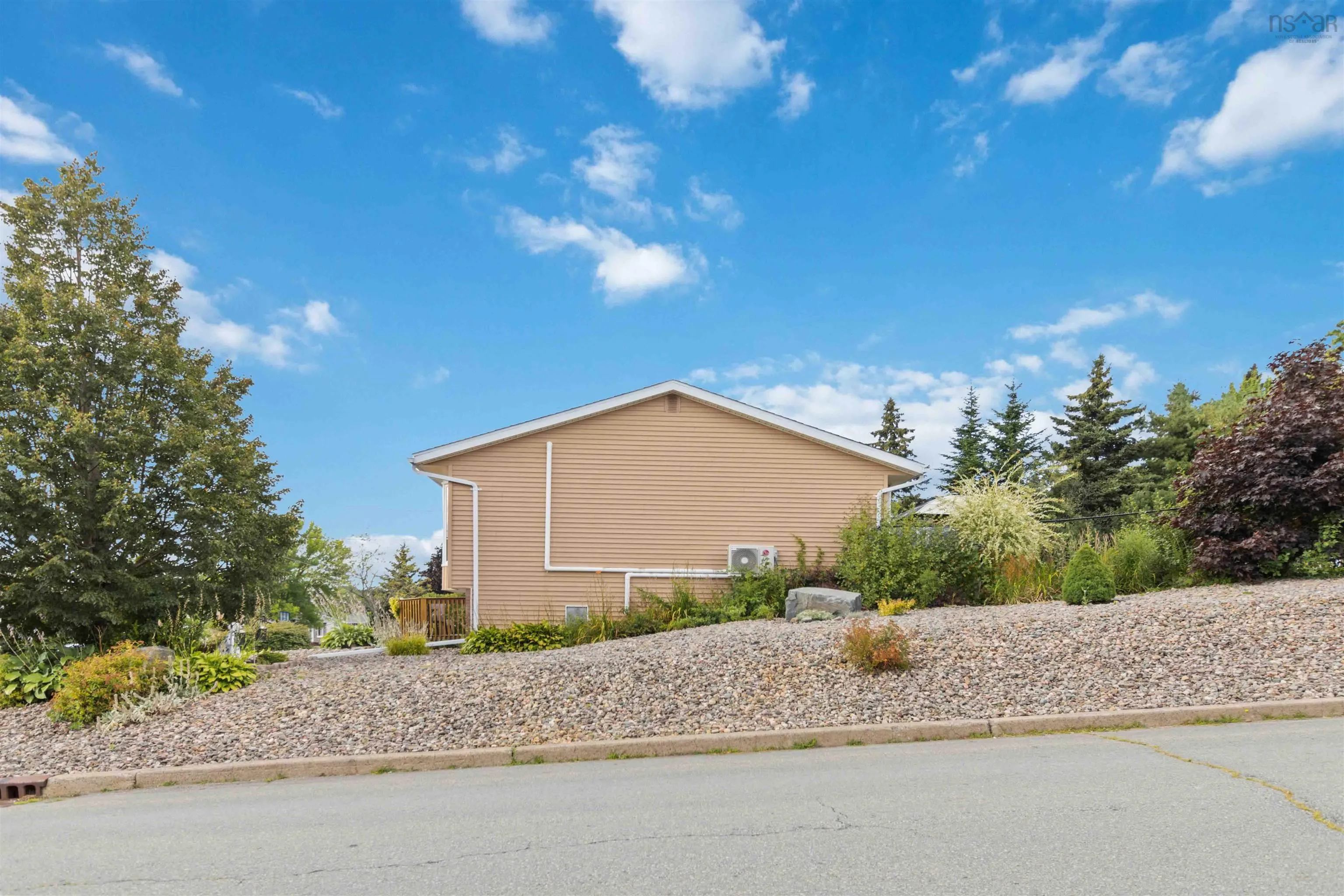 1 Gammon Crescent, Dartmouth, NS B2W 5N9, 3 Bedrooms Bedrooms, ,3 BathroomsBathrooms,Residential,For Sale,Gammon,202520686