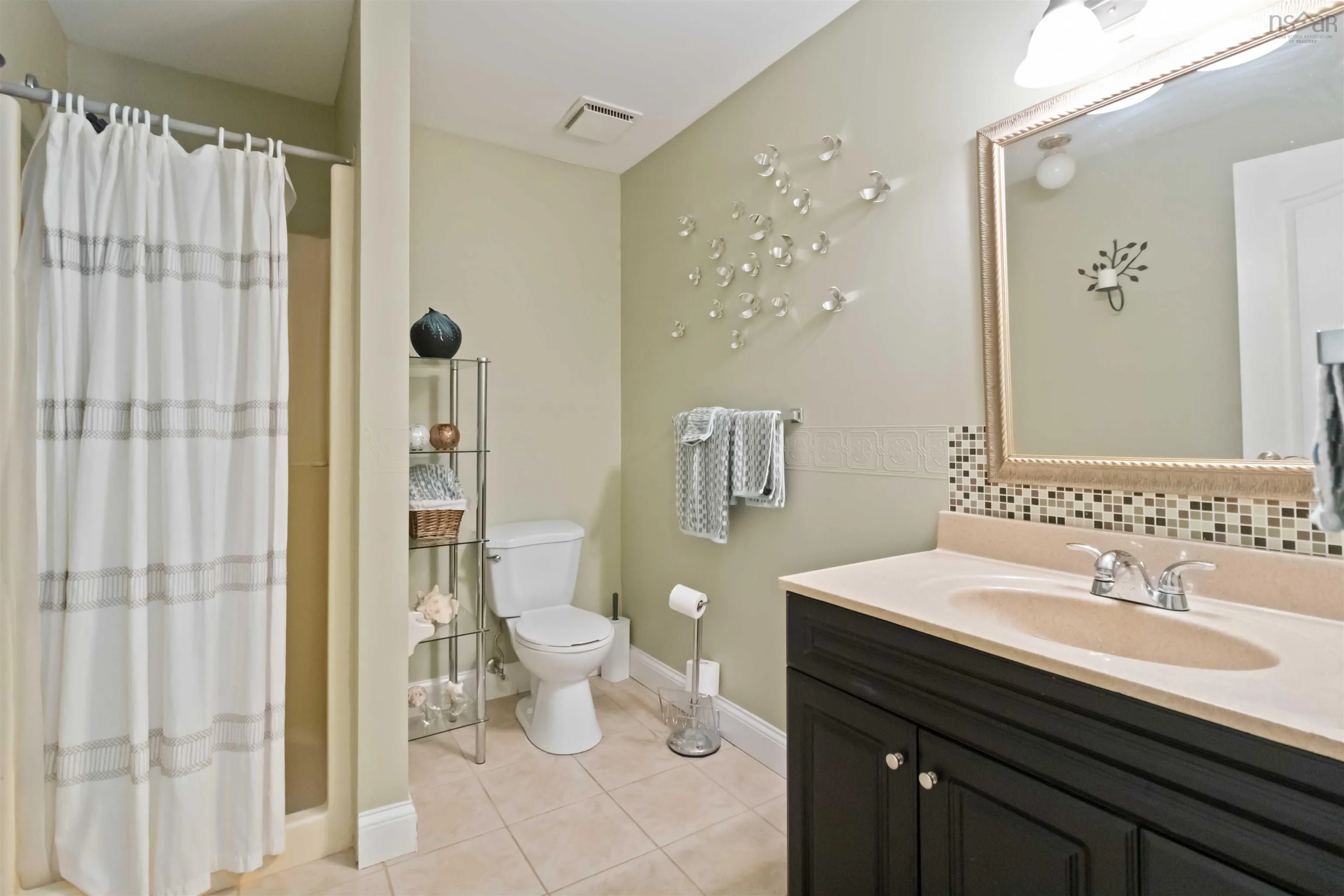 1 Gammon Crescent, Dartmouth, NS B2W 5N9, 3 Bedrooms Bedrooms, ,3 BathroomsBathrooms,Residential,For Sale,Gammon,202520686