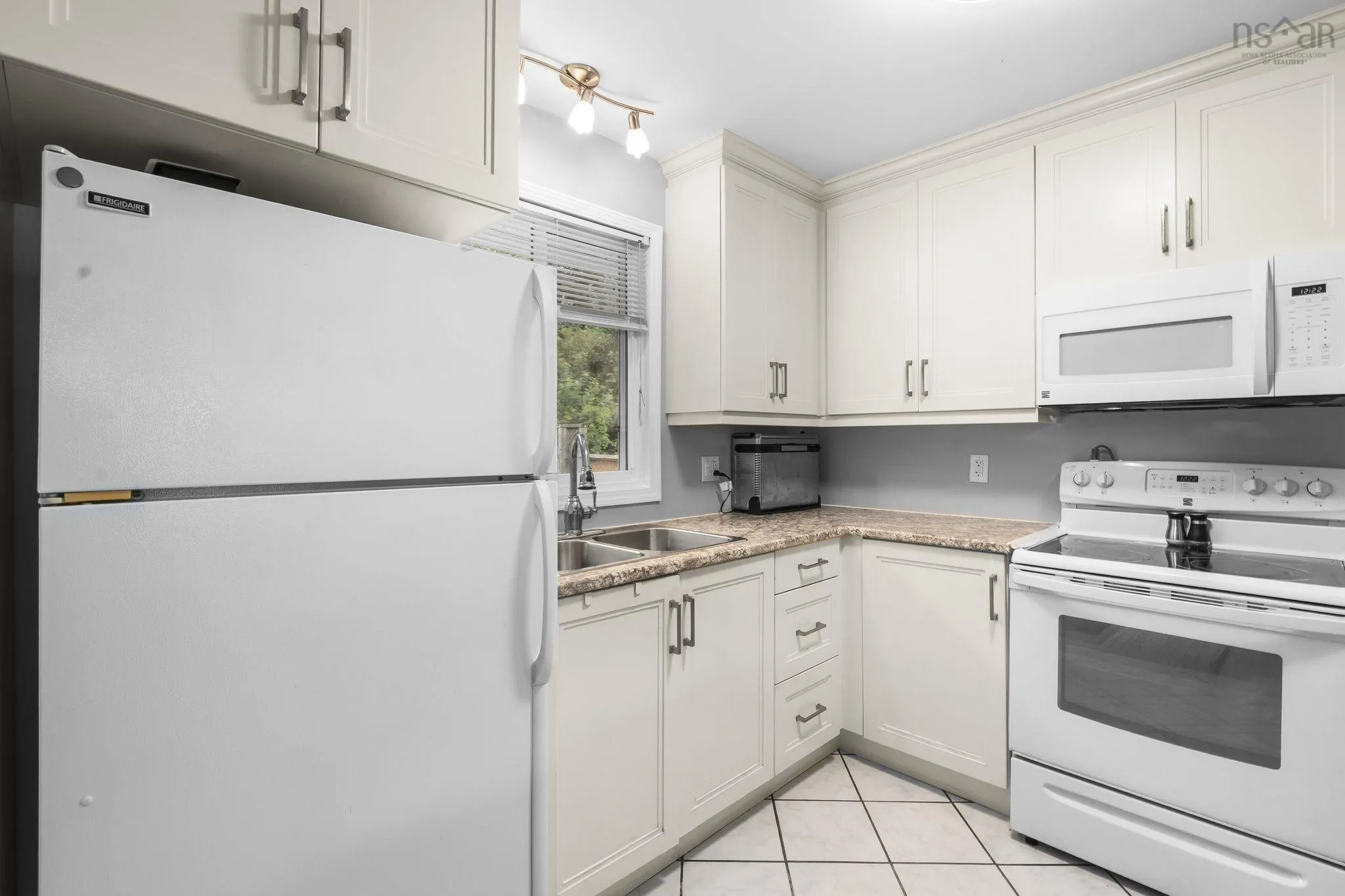 5 Kirtland Court, Dartmouth, NS B2W 4P6, 3 Bedrooms Bedrooms, ,2 BathroomsBathrooms,Residential,For Sale,Kirtland,202521711