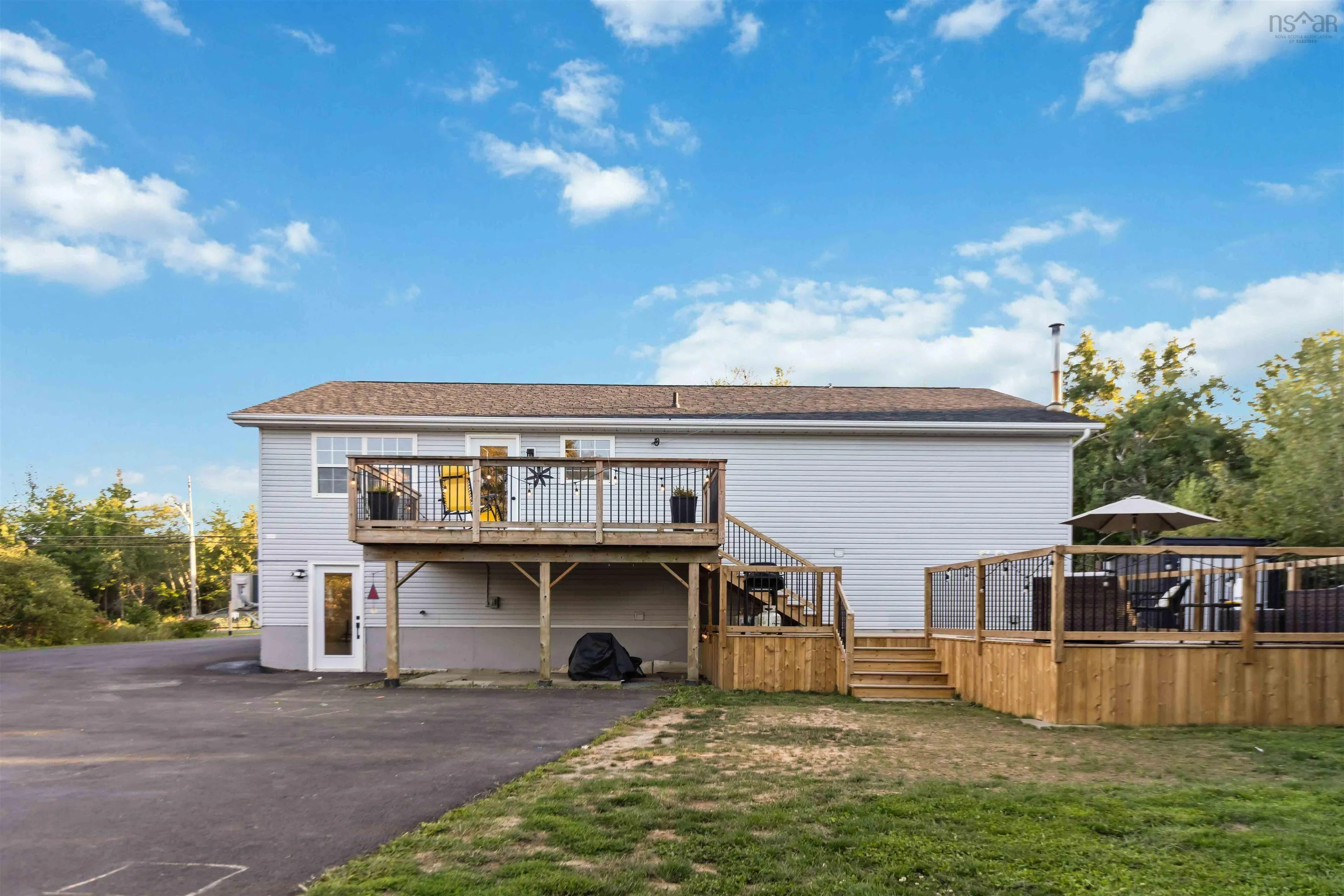 667/669 Hammonds Plains Road, Bedford, NS B4B 1A6, ,Residential Income,For Sale,Hammonds Plains,202522549