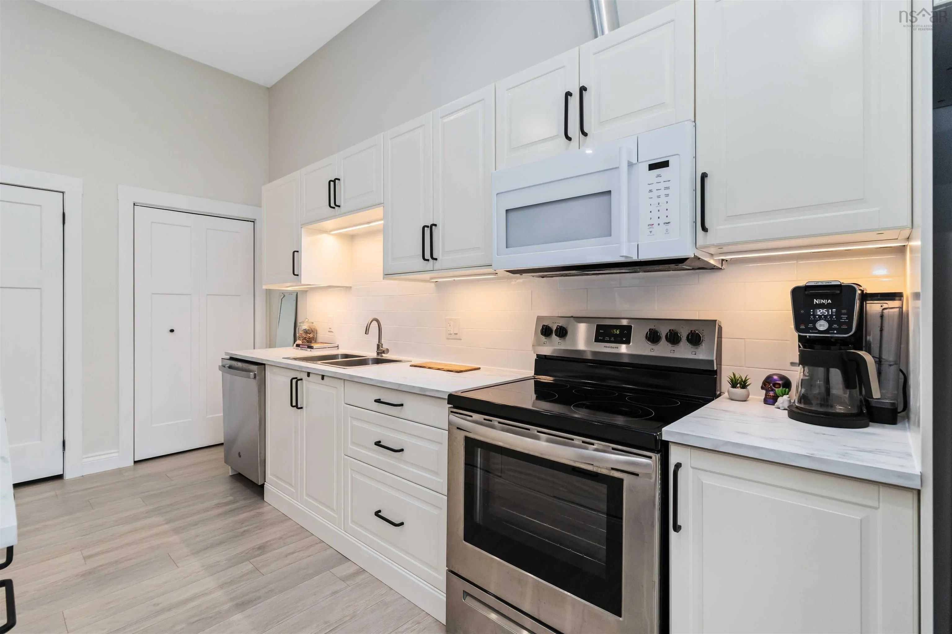 667/669 Hammonds Plains Road, Bedford, NS B4B 1A6, ,Residential Income,For Sale,Hammonds Plains,202522549