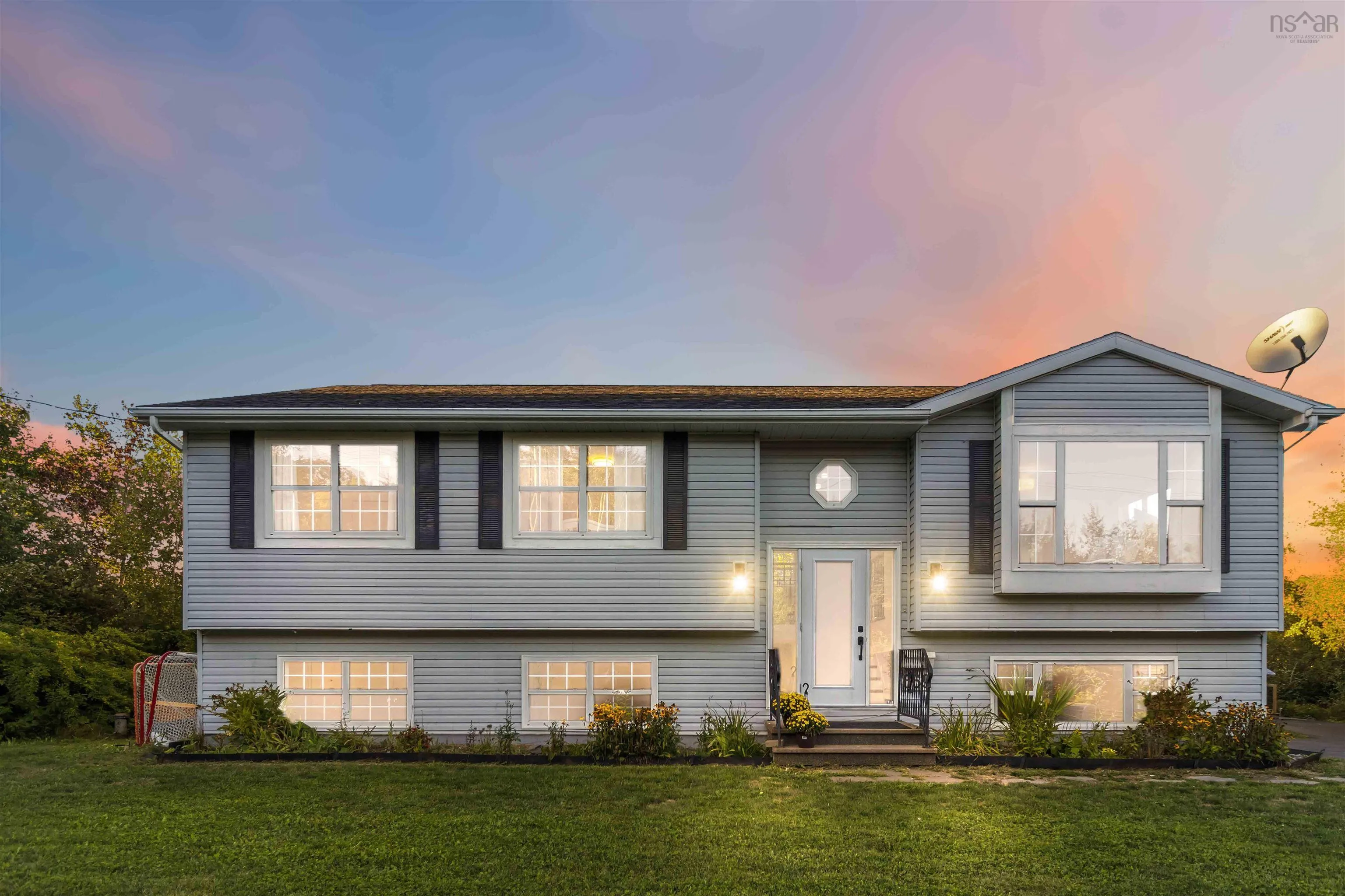 667/669 Hammonds Plains Road, Bedford, NS B4B 1A6, ,Residential Income,For Sale,Hammonds Plains,202522549