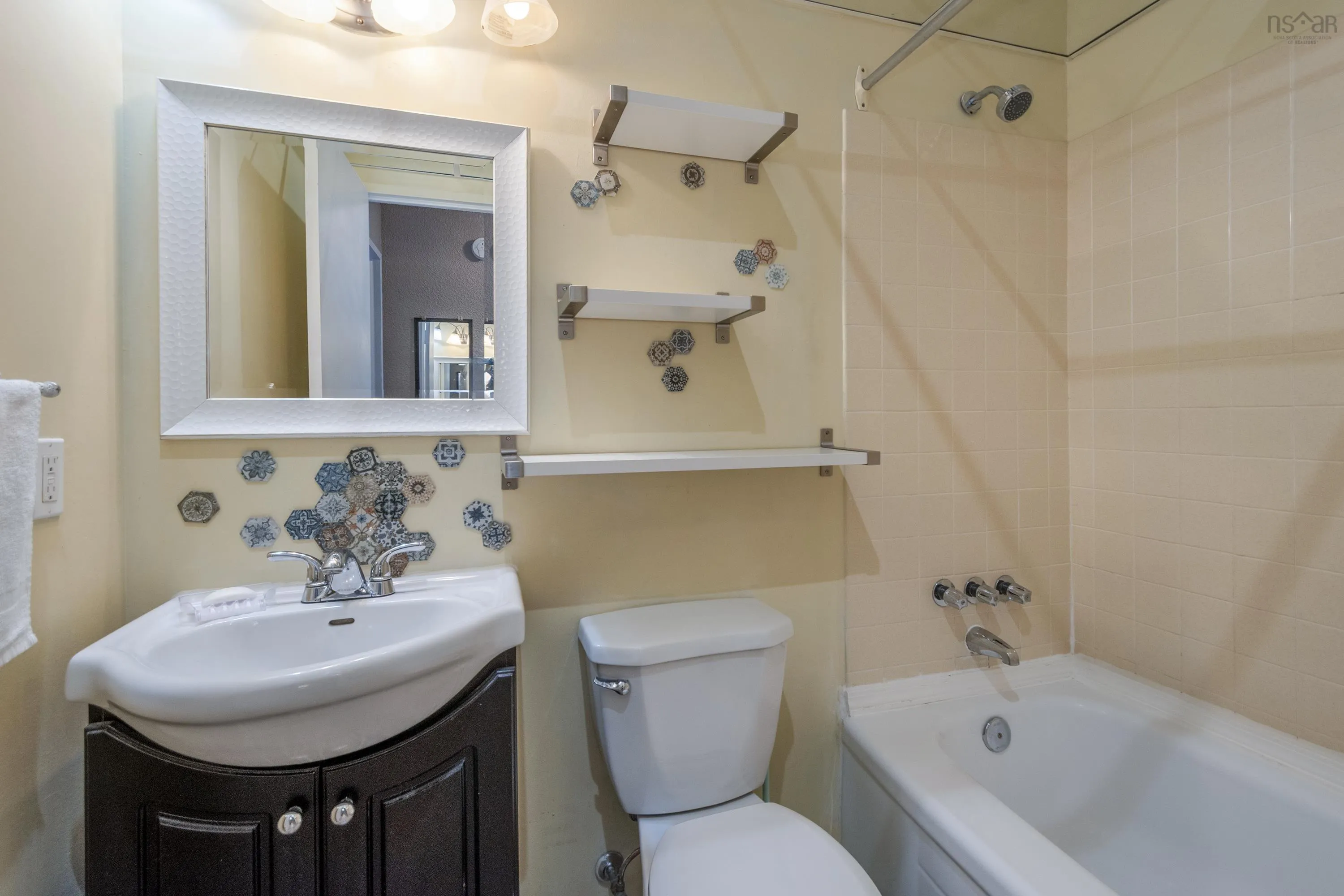 602-5572 North Ridge Road, Halifax, NS B3K 5K2, 1 Bedroom Bedrooms, ,1 BathroomBathrooms,Residential,For Sale,North Ridge,202516828