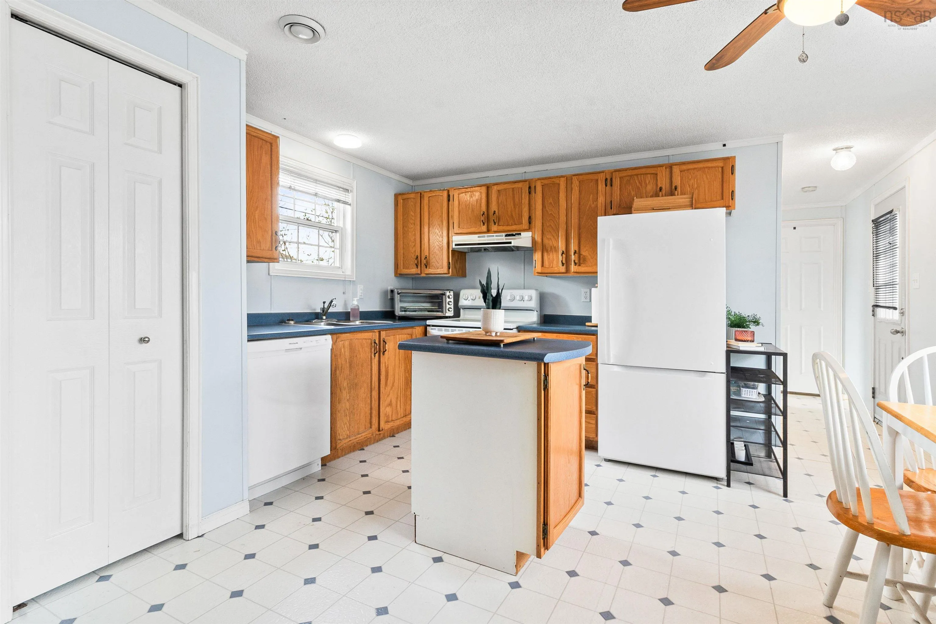 10 Apple Street, Dartmouth, NS B2W 4W2, 3 Bedrooms Bedrooms, ,1 BathroomBathrooms,Residential,For Sale,Apple,202512316