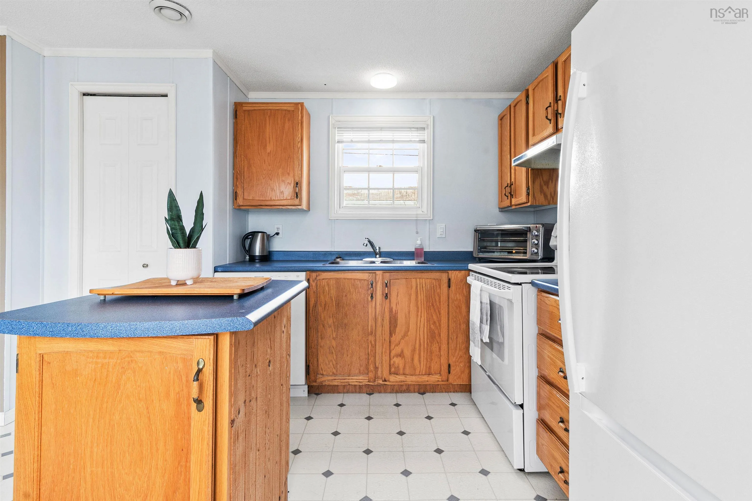 10 Apple Street, Dartmouth, NS B2W 4W2, 3 Bedrooms Bedrooms, ,1 BathroomBathrooms,Residential,For Sale,Apple,202512316