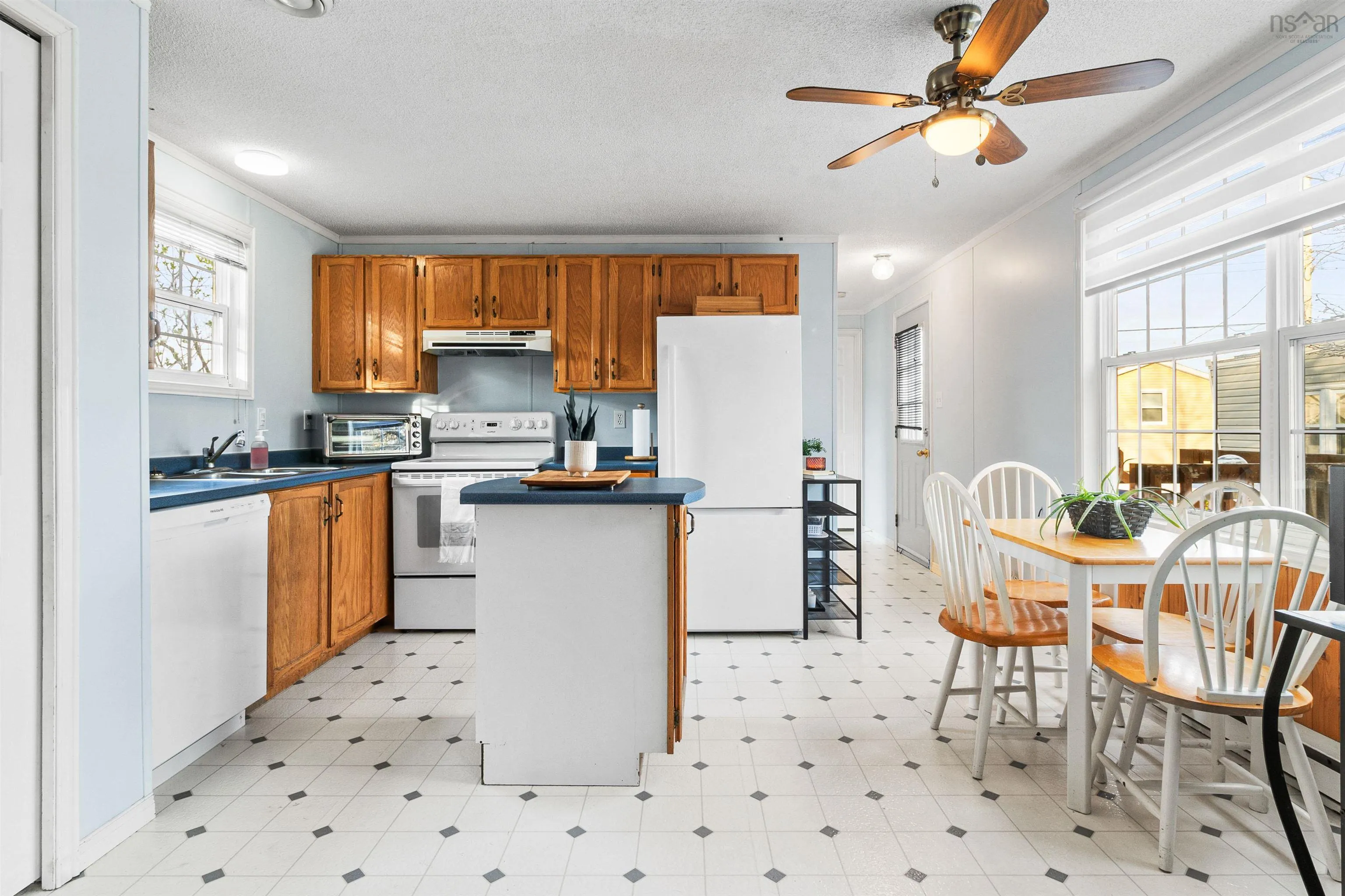 10 Apple Street, Dartmouth, NS B2W 4W2, 3 Bedrooms Bedrooms, ,1 BathroomBathrooms,Residential,For Sale,Apple,202512316