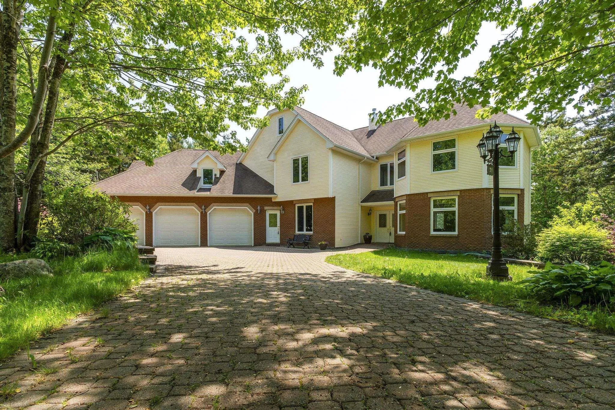 21 Long Lake Drive, Hammonds Plains, NS B4B 1K6, 5 Bedrooms Bedrooms, ,4 BathroomsBathrooms,Residential,For Sale,Long Lake,202514426