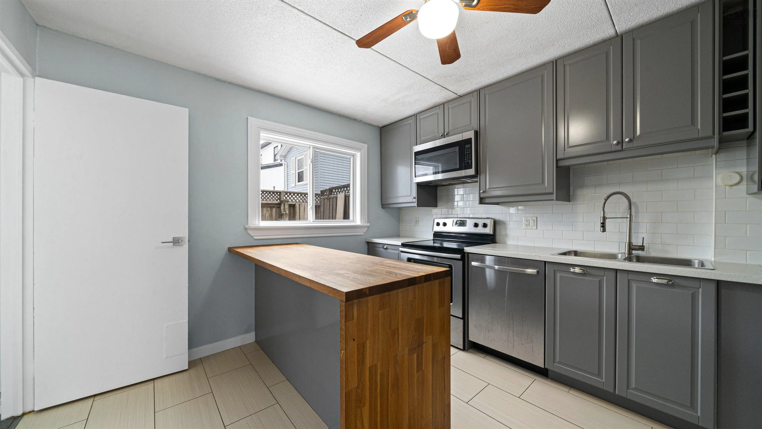 6011 Stairs Street, Halifax Ns B3k 2e4, 12 Bedrooms Bedrooms, ,Residential Income,For Sale,Stairs,202503615