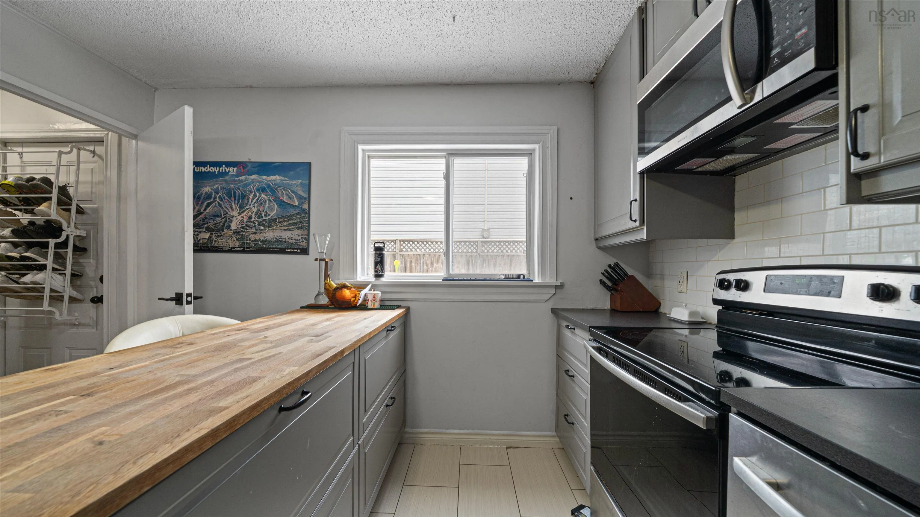 6011 Stairs Street, Halifax Ns B3k 2e4, 12 Bedrooms Bedrooms, ,Residential Income,For Sale,Stairs,202503615