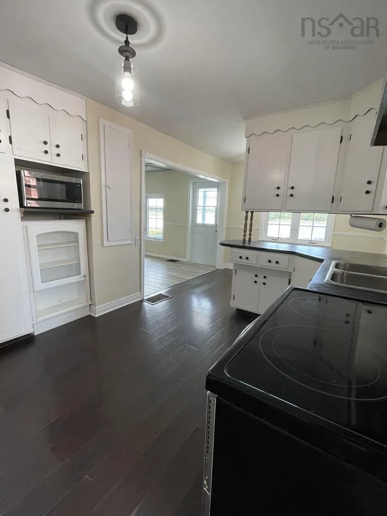 15068 Cabot Trail, Chéticamp, NS B0E 1H0, 4 Bedrooms Bedrooms, ,2 BathroomsBathrooms,Residential,For Sale,Cabot,202522924