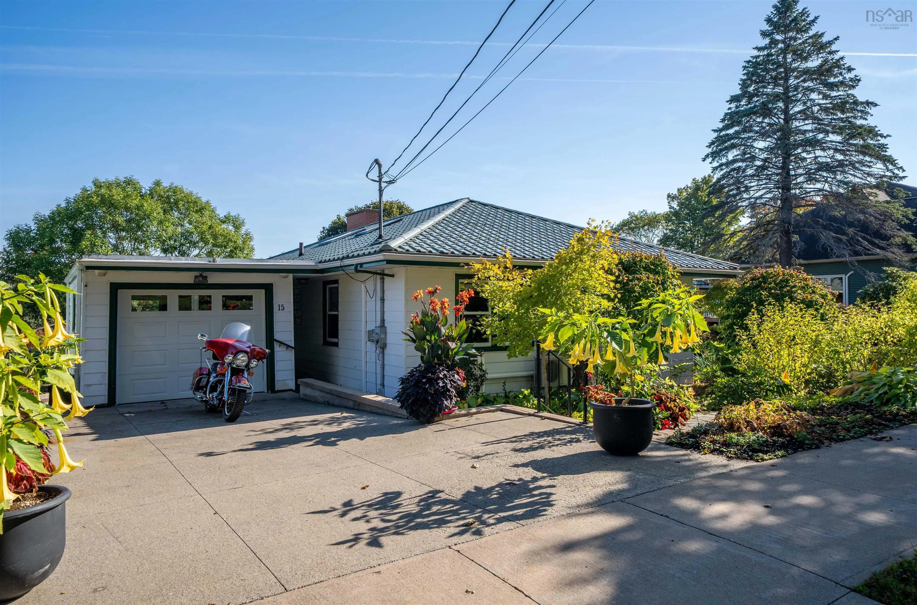 15 Lakeview Avenue, Dartmouth, NS B3A 3S8, 3 Bedrooms Bedrooms, ,2 BathroomsBathrooms,Residential,For Sale,Lakeview,202525606