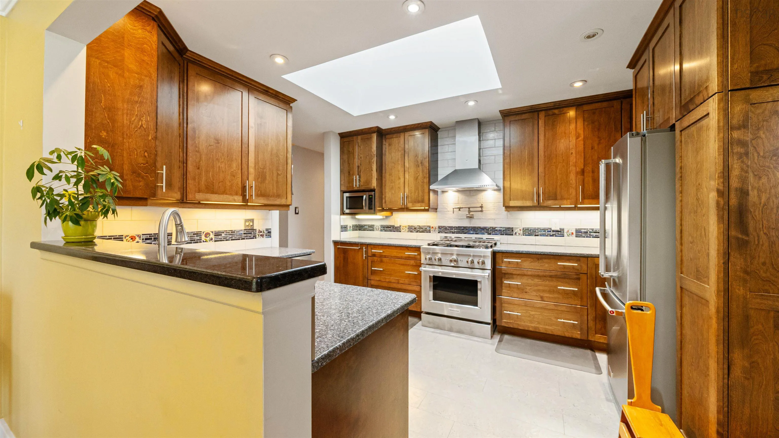 15 Lakeview Avenue, Dartmouth, NS B3A 3S8, 3 Bedrooms Bedrooms, ,2 BathroomsBathrooms,Residential,For Sale,Lakeview,202525606