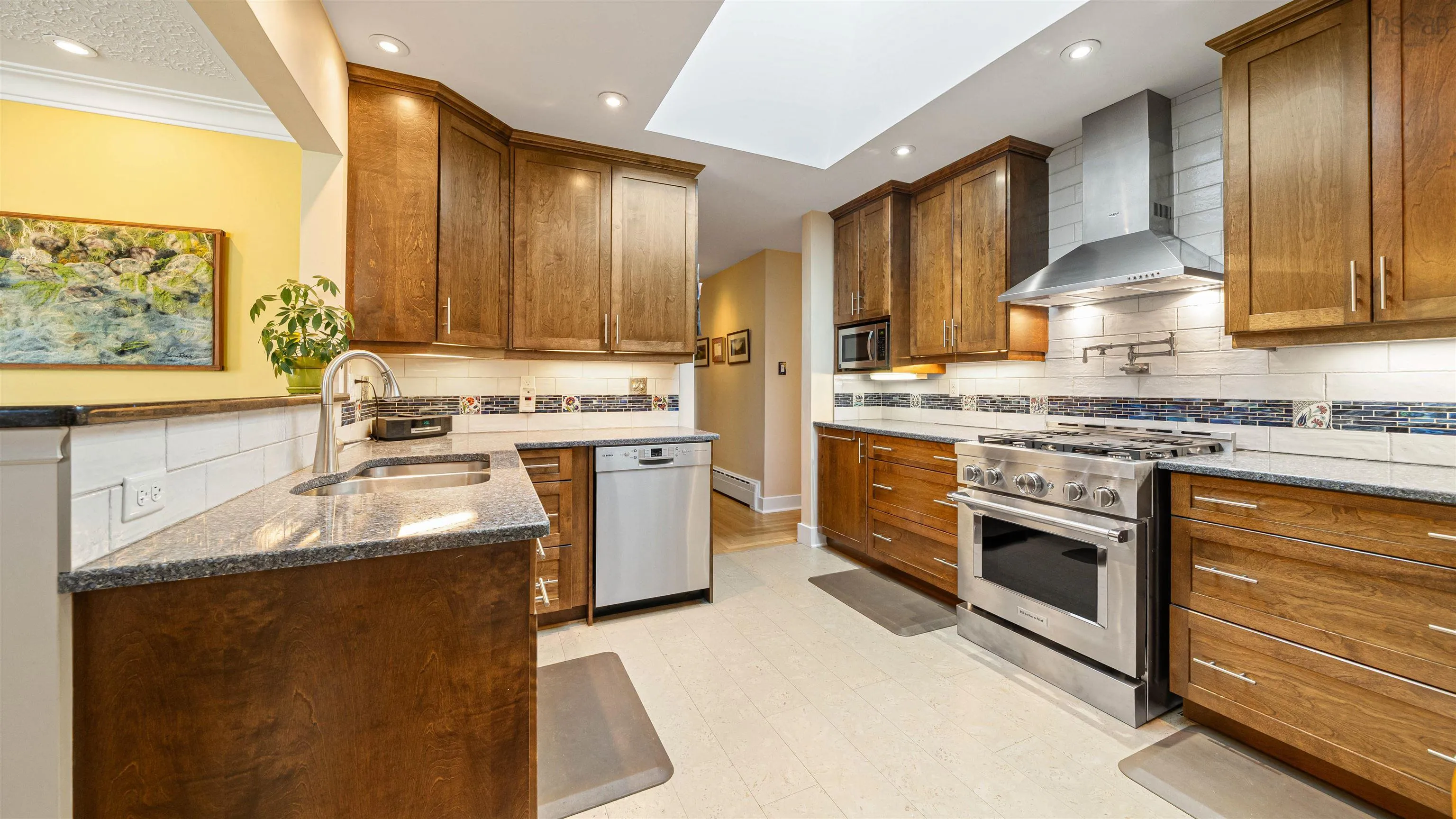 15 Lakeview Avenue, Dartmouth, NS B3A 3S8, 3 Bedrooms Bedrooms, ,2 BathroomsBathrooms,Residential,For Sale,Lakeview,202525606