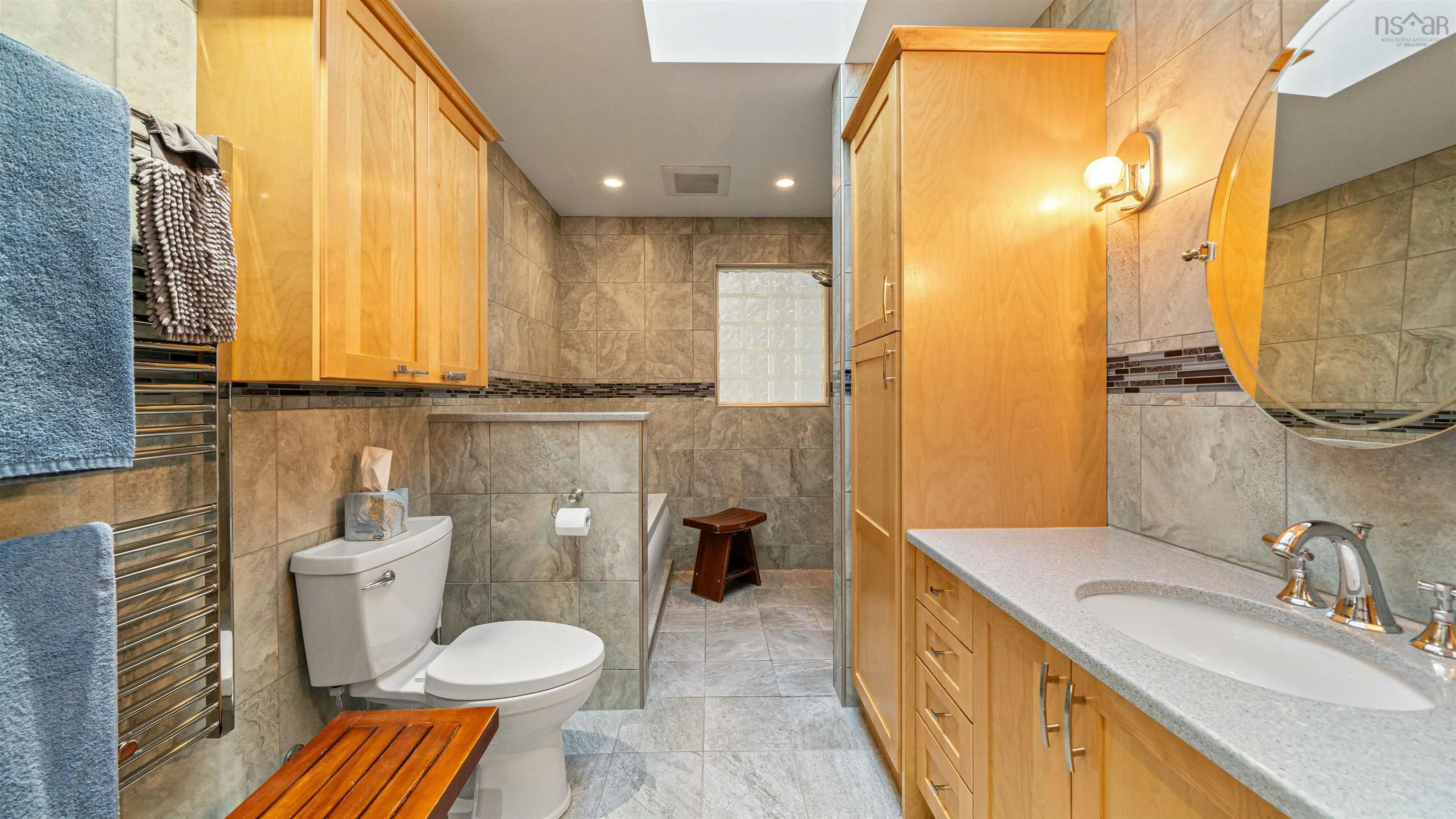 15 Lakeview Avenue, Dartmouth, NS B3A 3S8, 3 Bedrooms Bedrooms, ,2 BathroomsBathrooms,Residential,For Sale,Lakeview,202525606