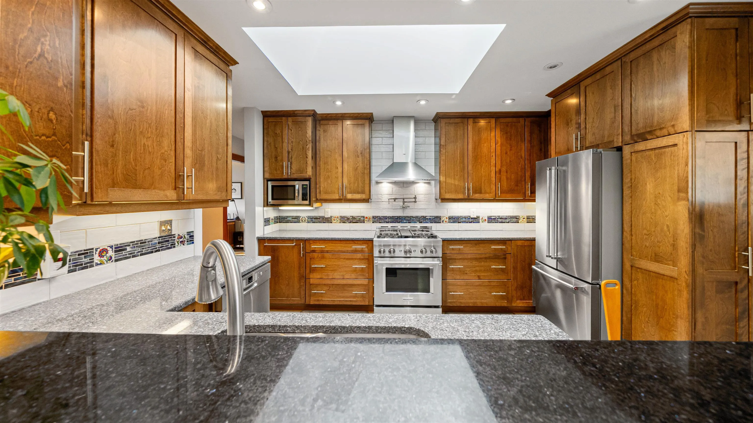 15 Lakeview Avenue, Dartmouth, NS B3A 3S8, 3 Bedrooms Bedrooms, ,2 BathroomsBathrooms,Residential,For Sale,Lakeview,202525606