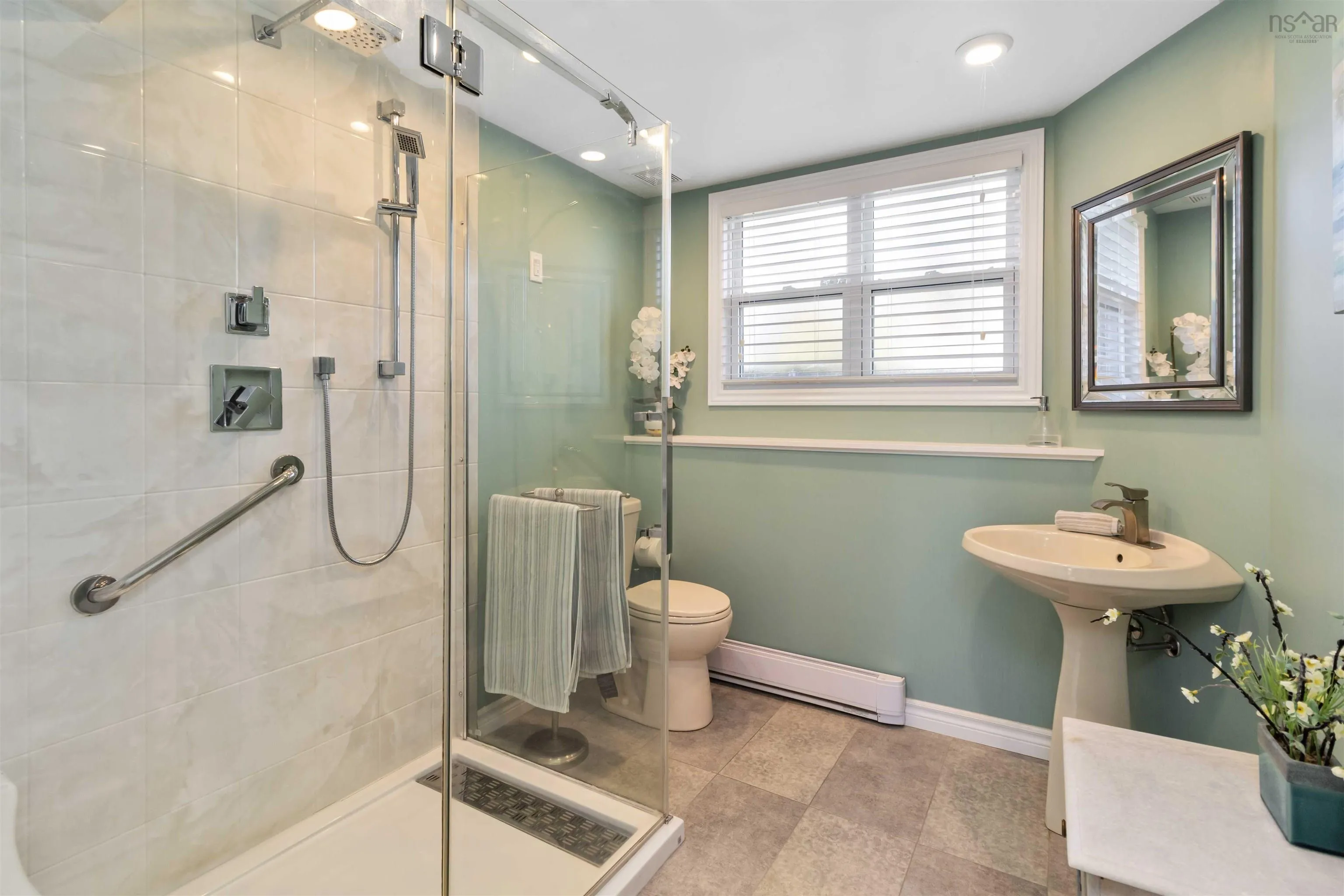 14 Agincourt Crescent, Dartmouth, NS B2V 1J1, 3 Bedrooms Bedrooms, ,2 BathroomsBathrooms,Residential,For Sale,Agincourt,202525188