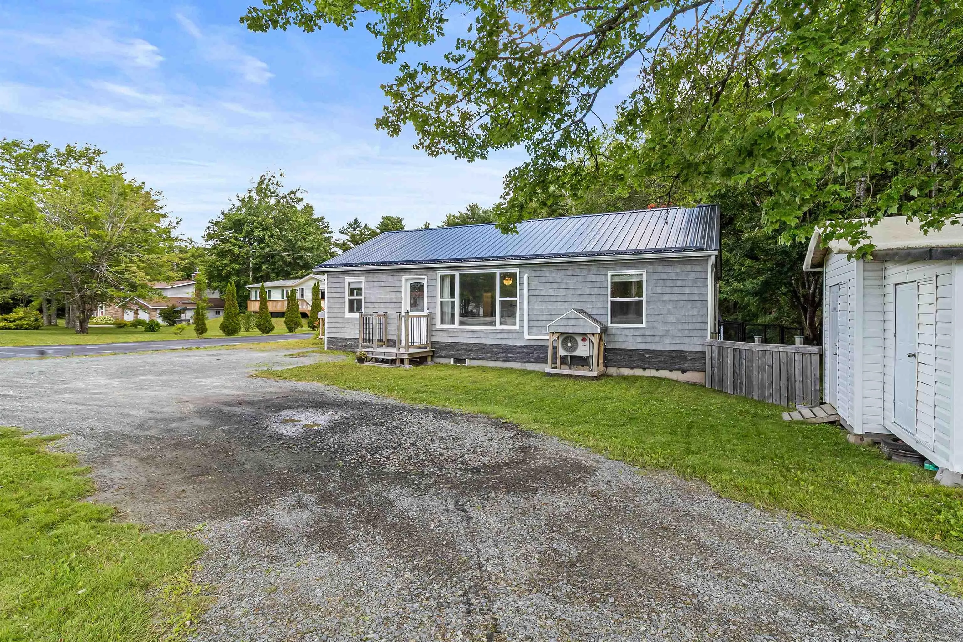 451 Highway 1, Mount Uniacke, NS B0N 1Z0, 3 Bedrooms Bedrooms, ,1 BathroomBathrooms,Residential,For Sale,Highway 1,202518746