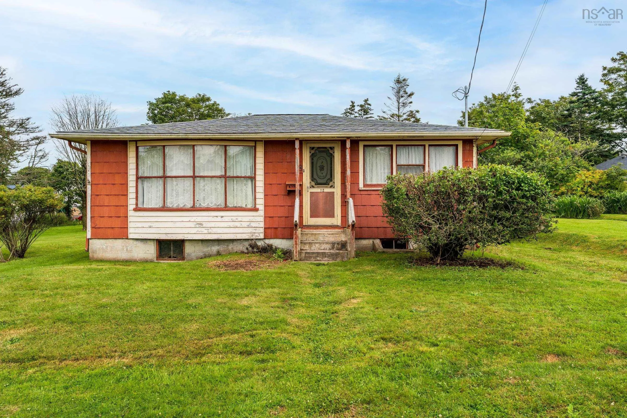 18 Shaw Avenue, Yarmouth, NS B5A 2T9, 4 Bedrooms Bedrooms, ,2 BathroomsBathrooms,Residential,For Sale,Shaw,202518398