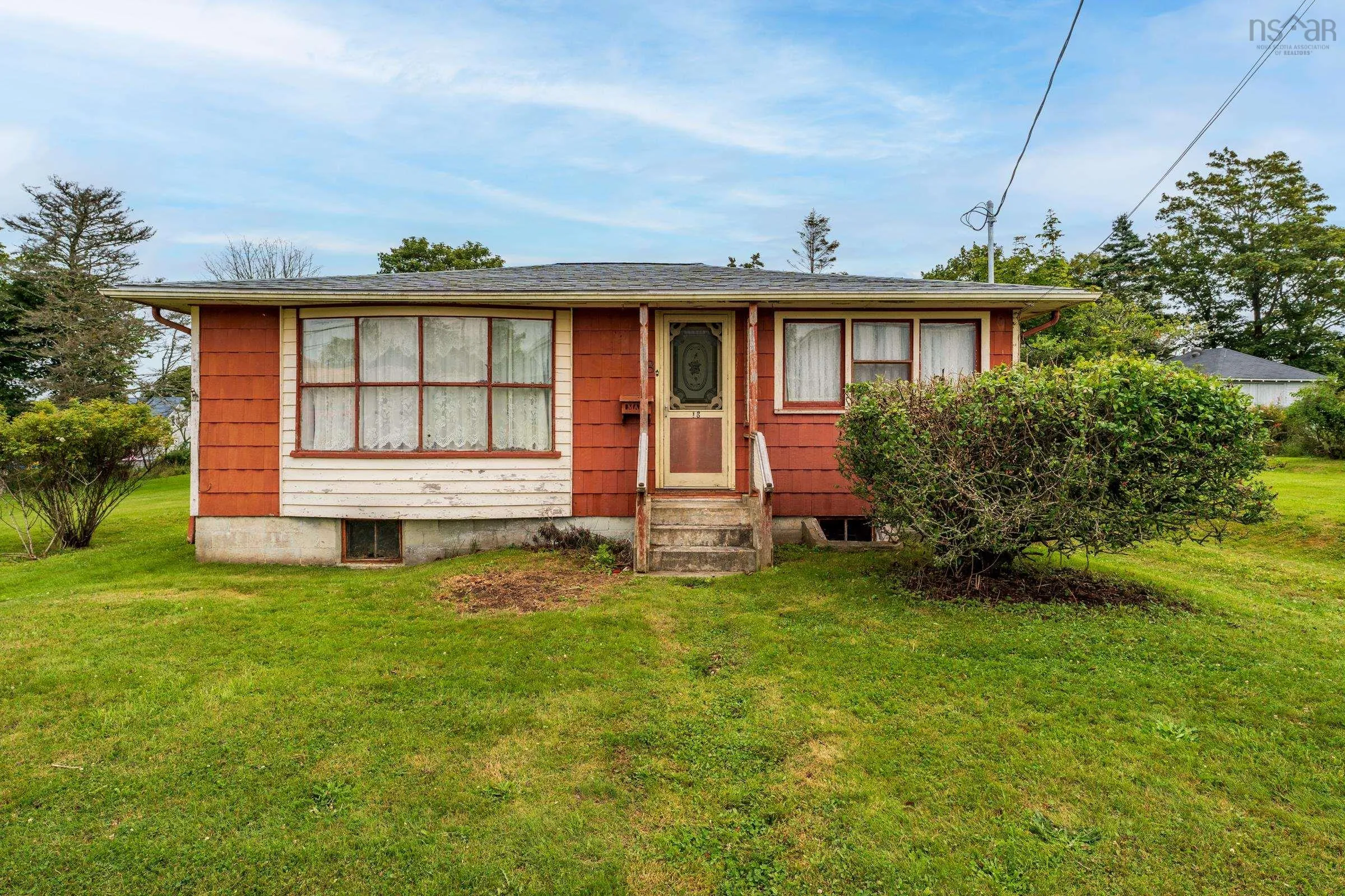 18 Shaw Avenue, Yarmouth, NS B5A 2T9, 4 Bedrooms Bedrooms, ,2 BathroomsBathrooms,Residential,For Sale,Shaw,202518398