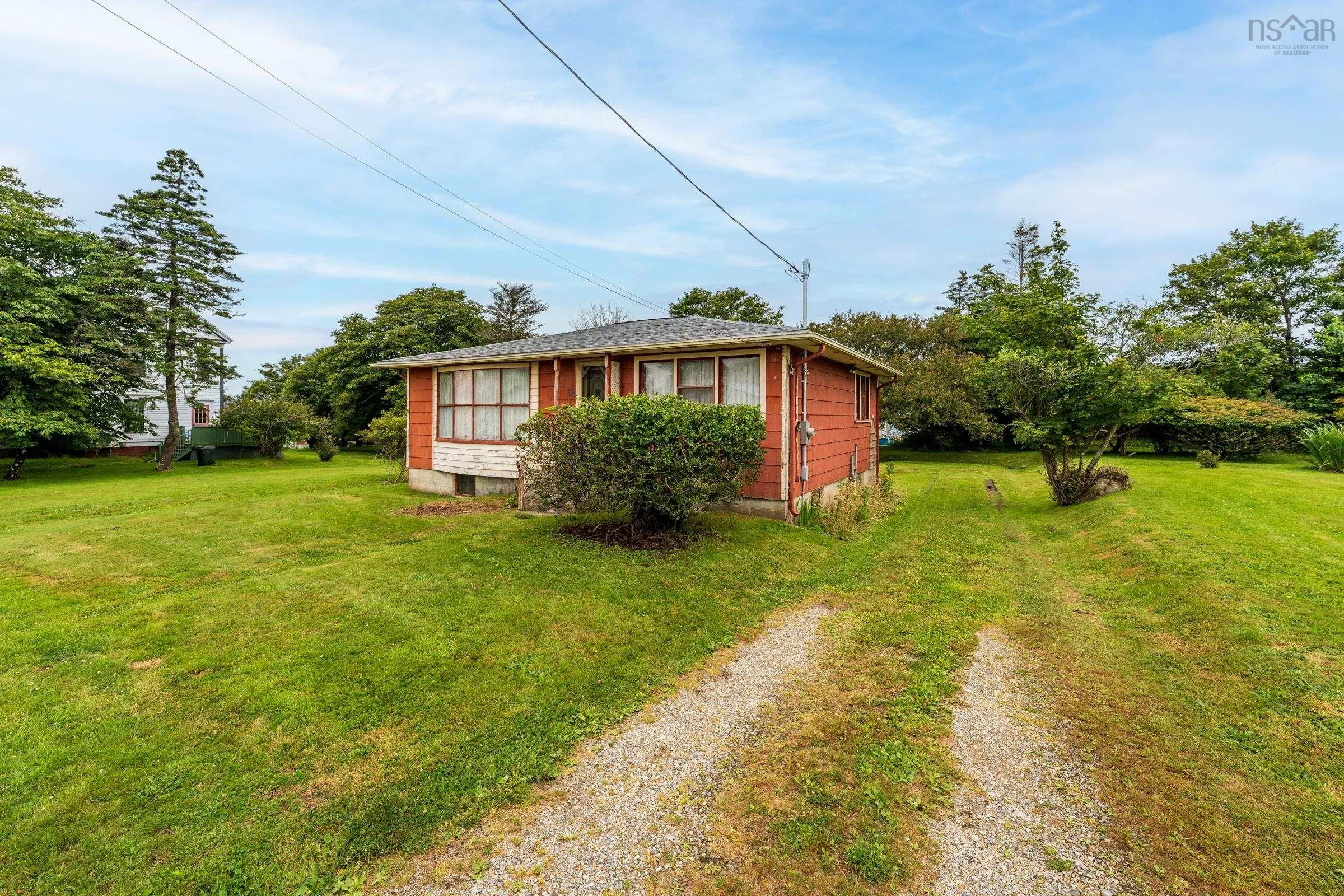 18 Shaw Avenue, Yarmouth, NS B5A 2T9, 4 Bedrooms Bedrooms, ,2 BathroomsBathrooms,Residential,For Sale,Shaw,202518398