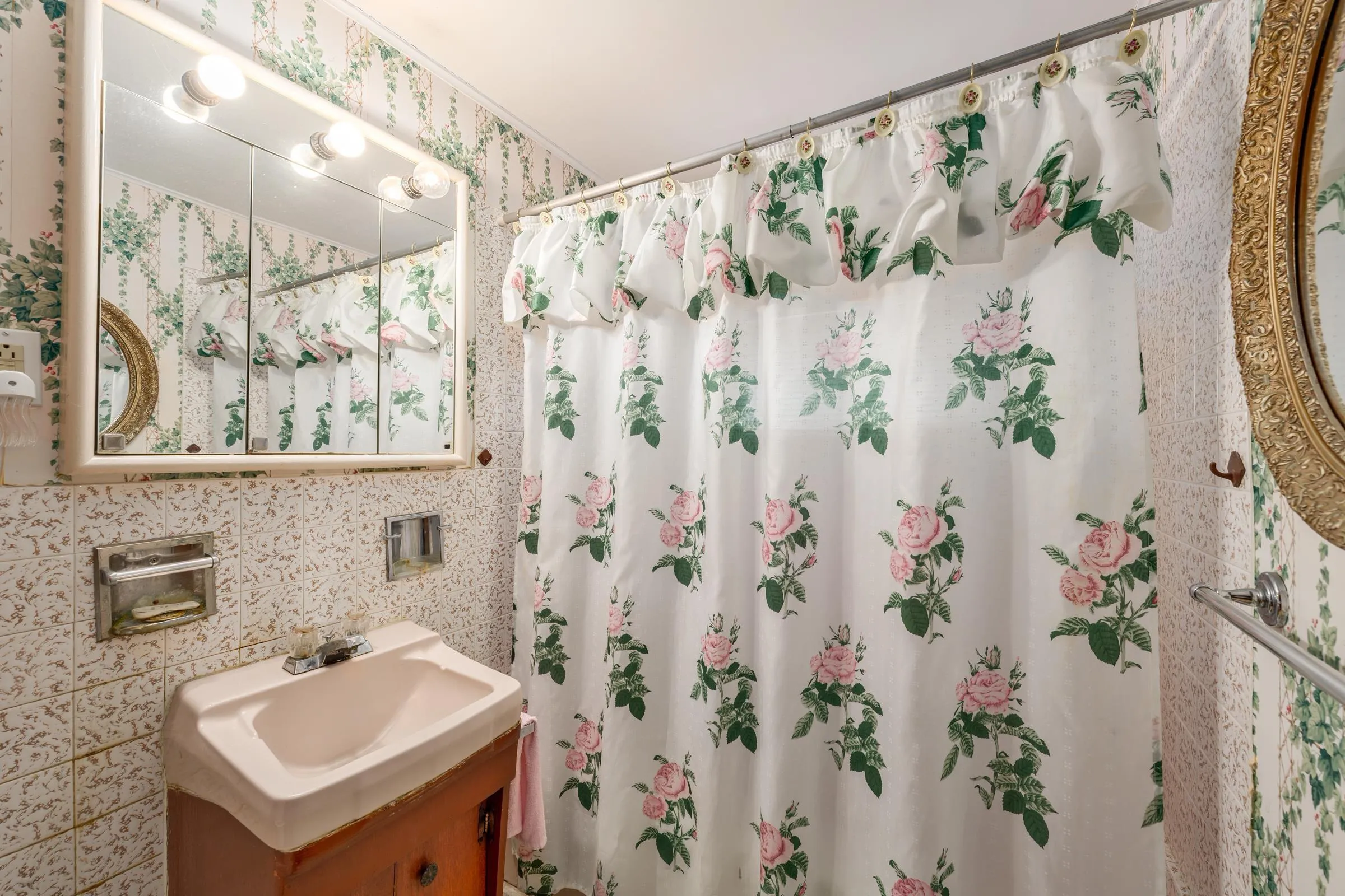 18 Shaw Avenue, Yarmouth, NS B5A 2T9, 4 Bedrooms Bedrooms, ,2 BathroomsBathrooms,Residential,For Sale,Shaw,202518398