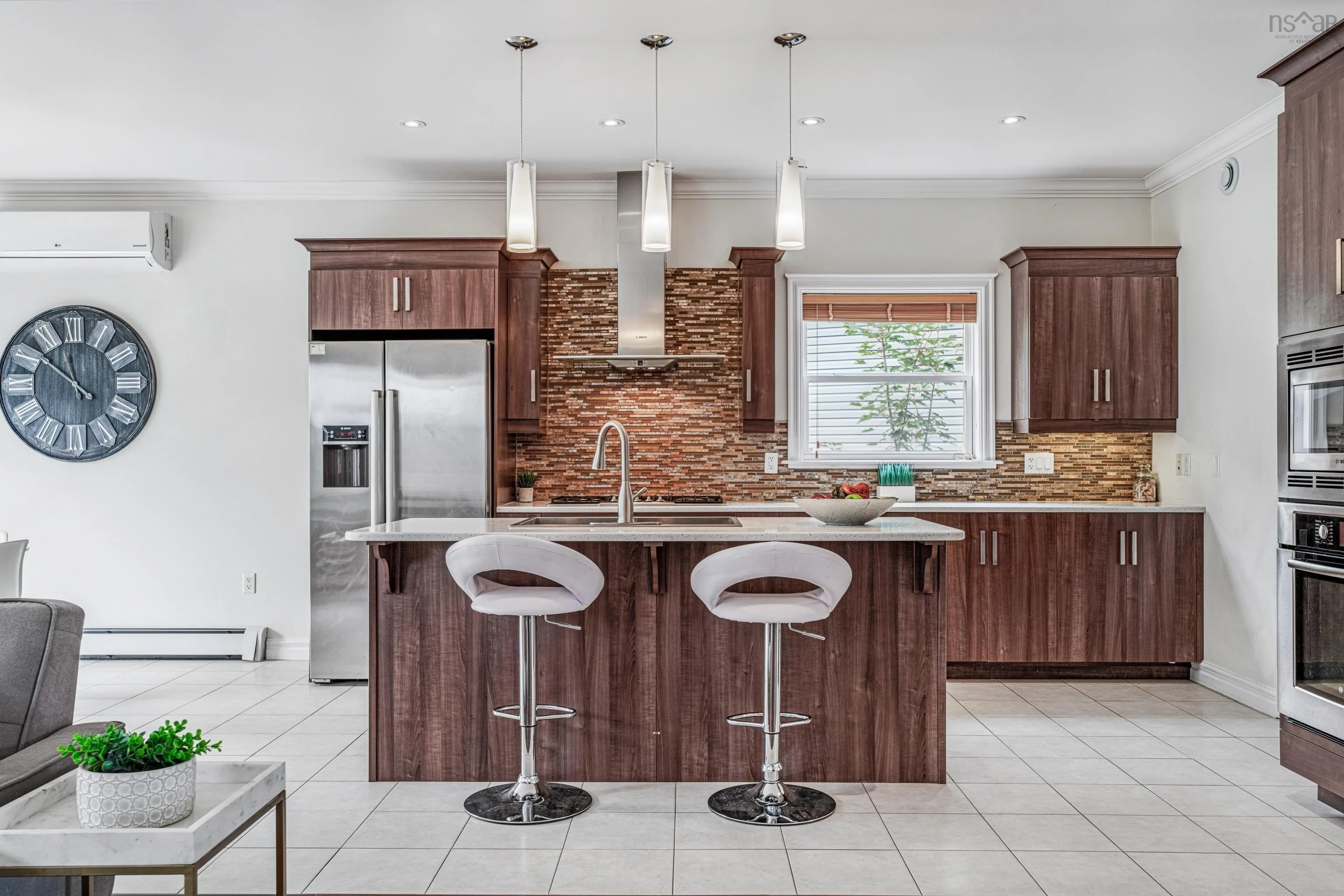 38 Lowther Lane, Bedford, NS B4B 0L6, 5 Bedrooms Bedrooms, ,4 BathroomsBathrooms,Residential,For Sale,Lowther,202522987