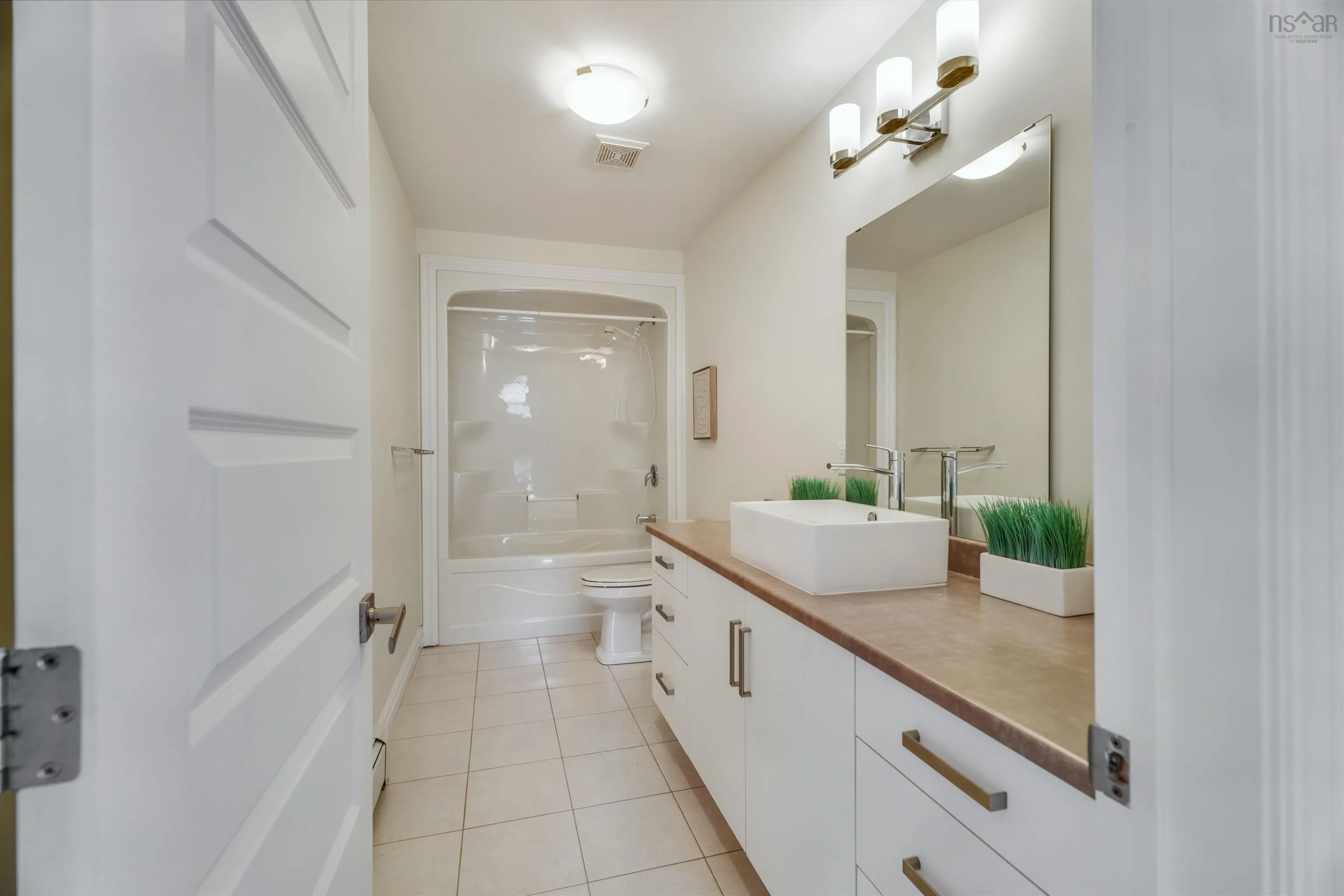 38 Lowther Lane, Bedford, NS B4B 0L6, 5 Bedrooms Bedrooms, ,4 BathroomsBathrooms,Residential,For Sale,Lowther,202522987