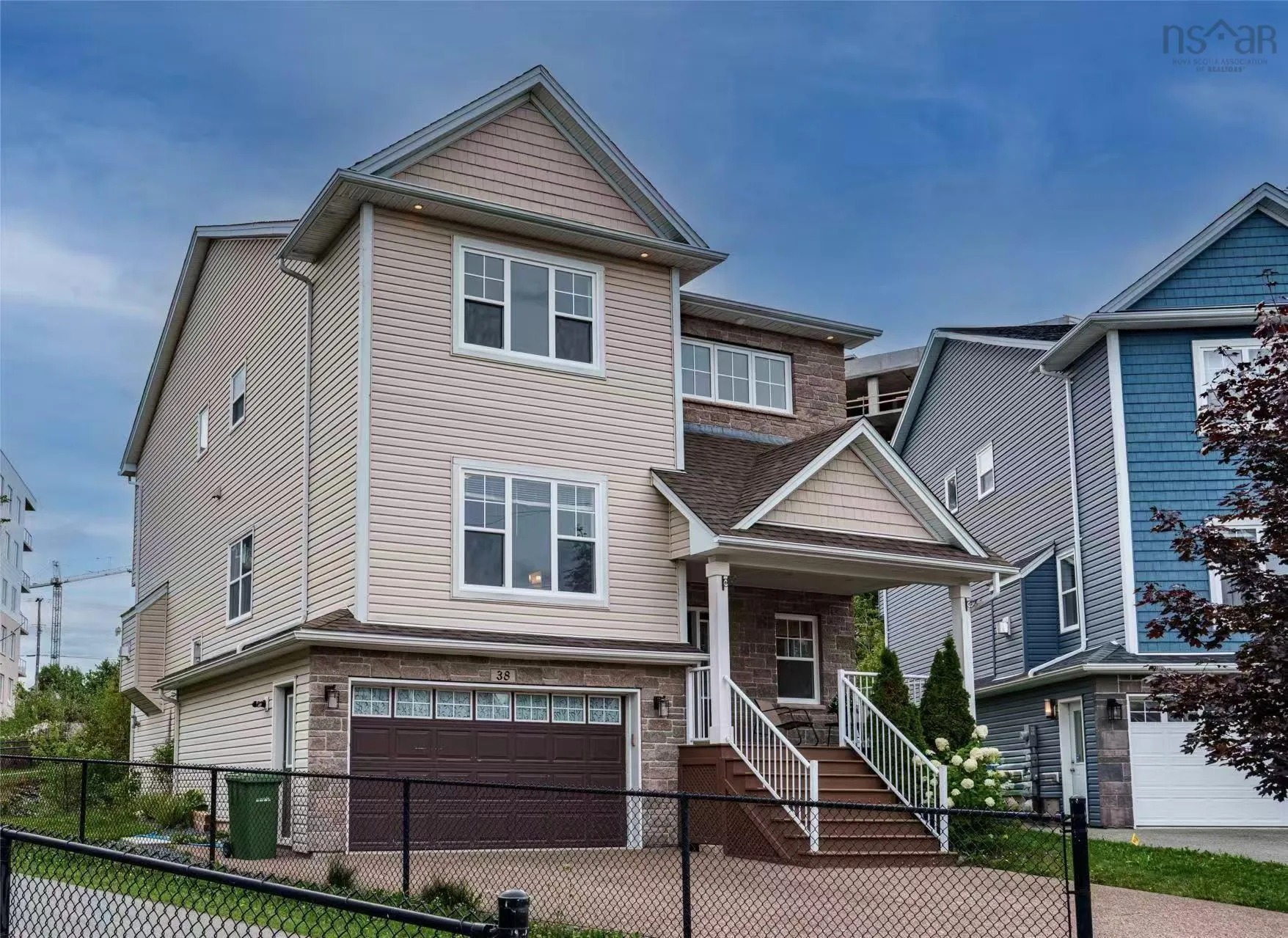 38 Lowther Lane, Bedford, NS B4B 0L6, 5 Bedrooms Bedrooms, ,4 BathroomsBathrooms,Residential,For Sale,Lowther,202522987
