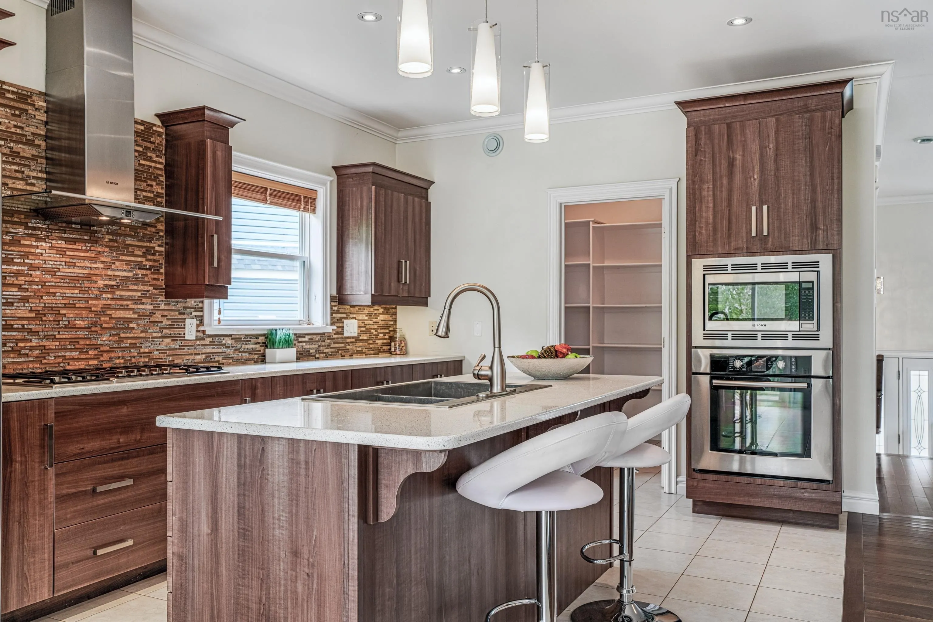 38 Lowther Lane, Bedford, NS B4B 0L6, 5 Bedrooms Bedrooms, ,4 BathroomsBathrooms,Residential,For Sale,Lowther,202522987
