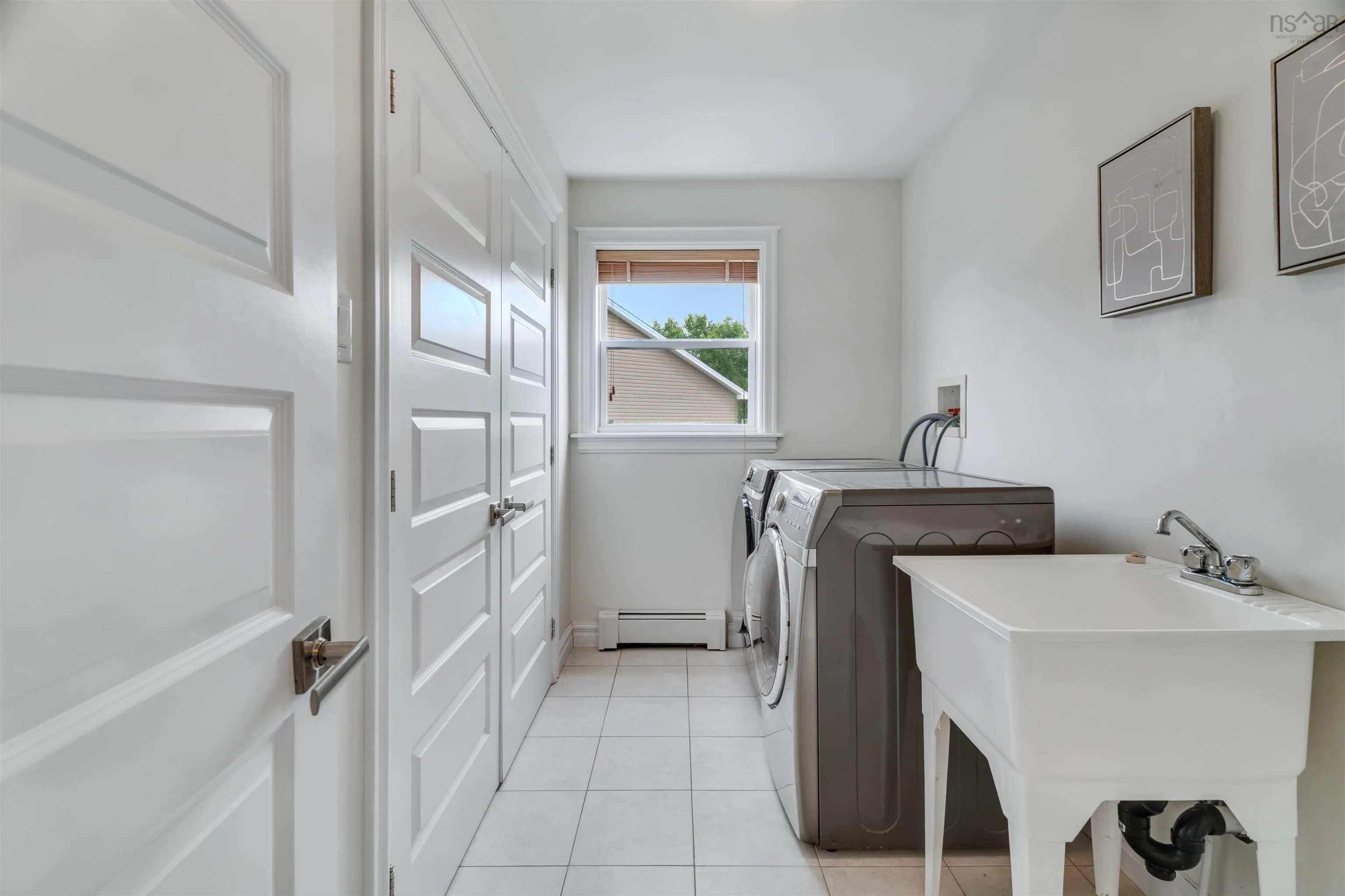 38 Lowther Lane, Bedford, NS B4B 0L6, 5 Bedrooms Bedrooms, ,4 BathroomsBathrooms,Residential,For Sale,Lowther,202522987