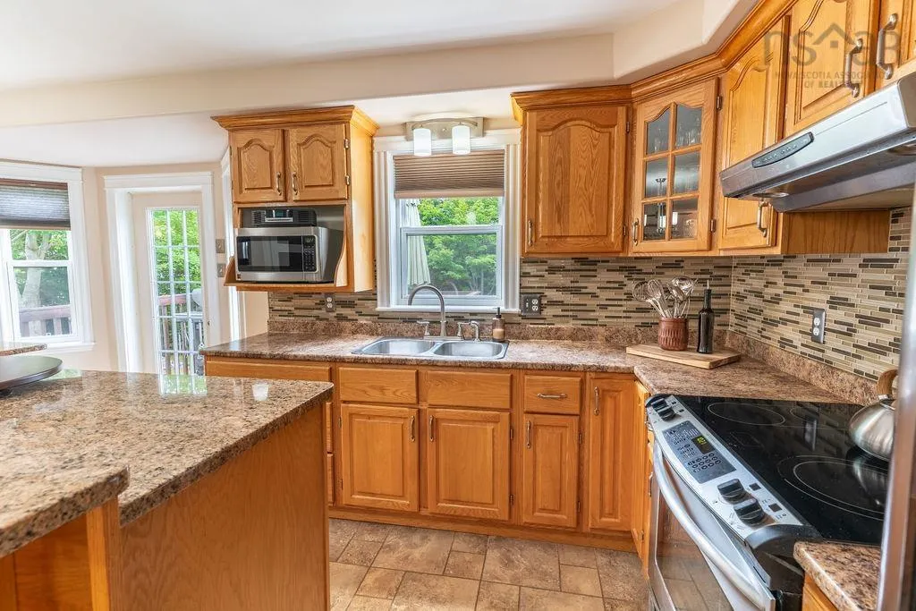 5 Sandy Point Road, Porters Lake, NS B3E 1M9, 4 Bedrooms Bedrooms, ,3 BathroomsBathrooms,Residential,For Sale,Sandy Point,202518405