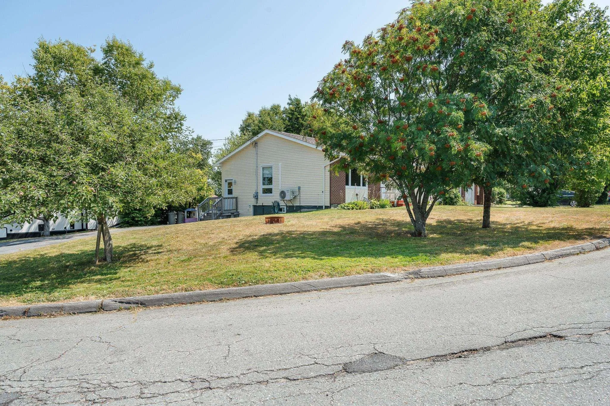 71 Cedar Crescent, Dartmouth, NS B2V 1Y8, 3 Bedrooms Bedrooms, ,3 BathroomsBathrooms,Residential,For Sale,Cedar,202520535
