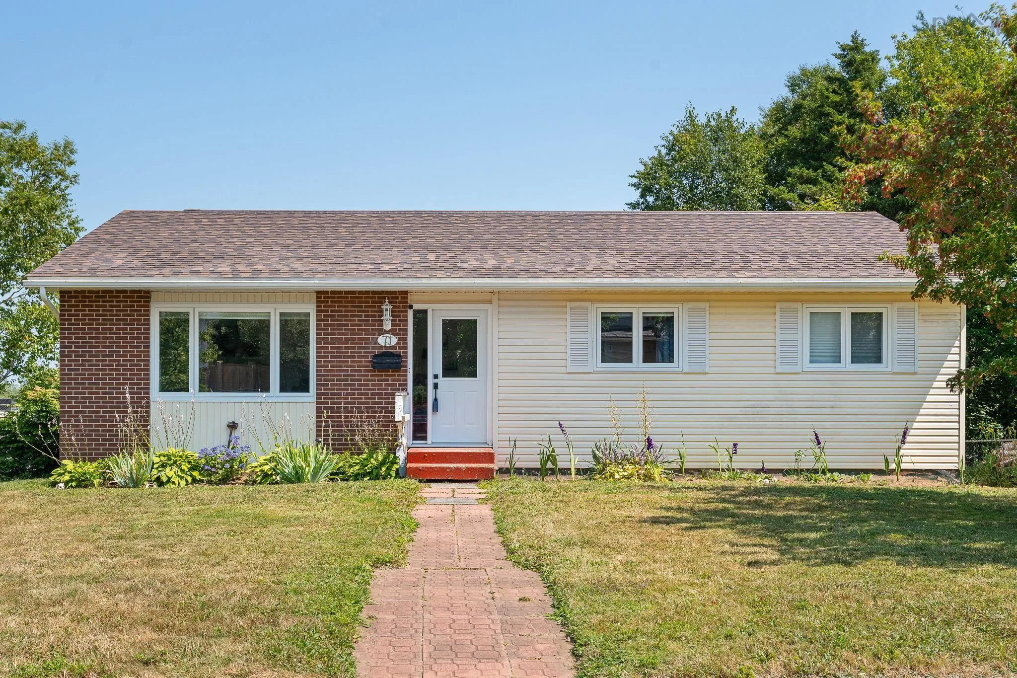 71 Cedar Crescent, Dartmouth, NS B2V 1Y8, 3 Bedrooms Bedrooms, ,3 BathroomsBathrooms,Residential,For Sale,Cedar,202520535