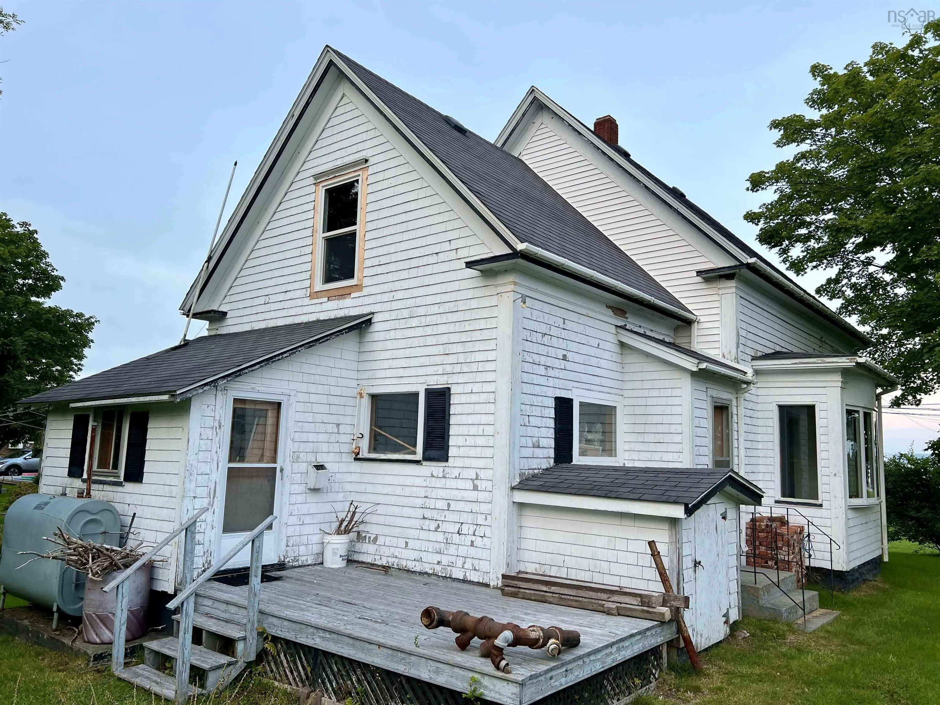 1042 335 Highway, Middle West Pubnico Ns B0w 2m0, 3 Bedrooms Bedrooms, ,2 BathroomsBathrooms,Residential,For Sale,335,202420770