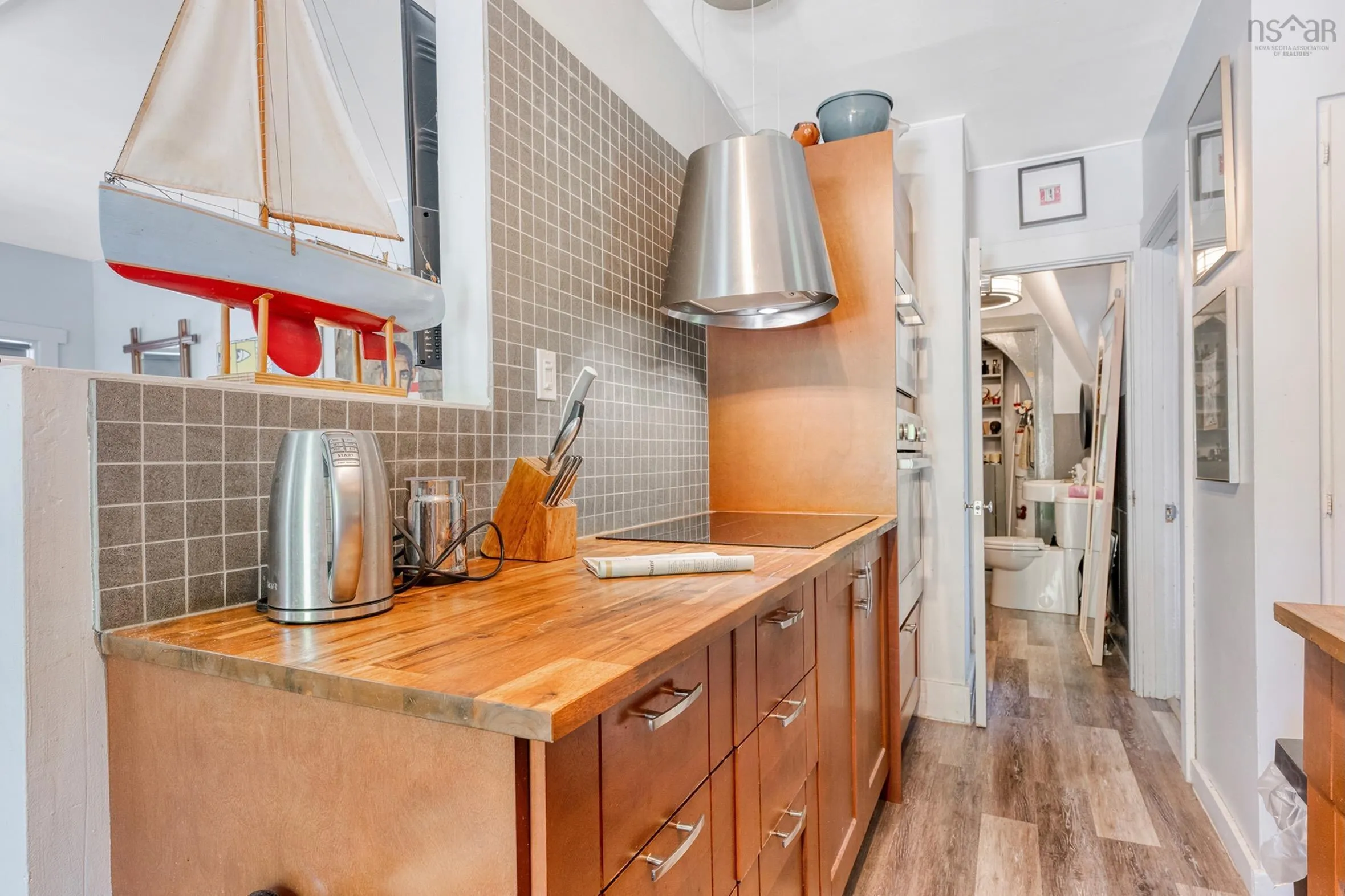 145 Lincoln Street, Lunenburg Ns B0j 2c0, 6 Bedrooms Bedrooms, ,Residential Income,For Sale,Lincoln,202413227